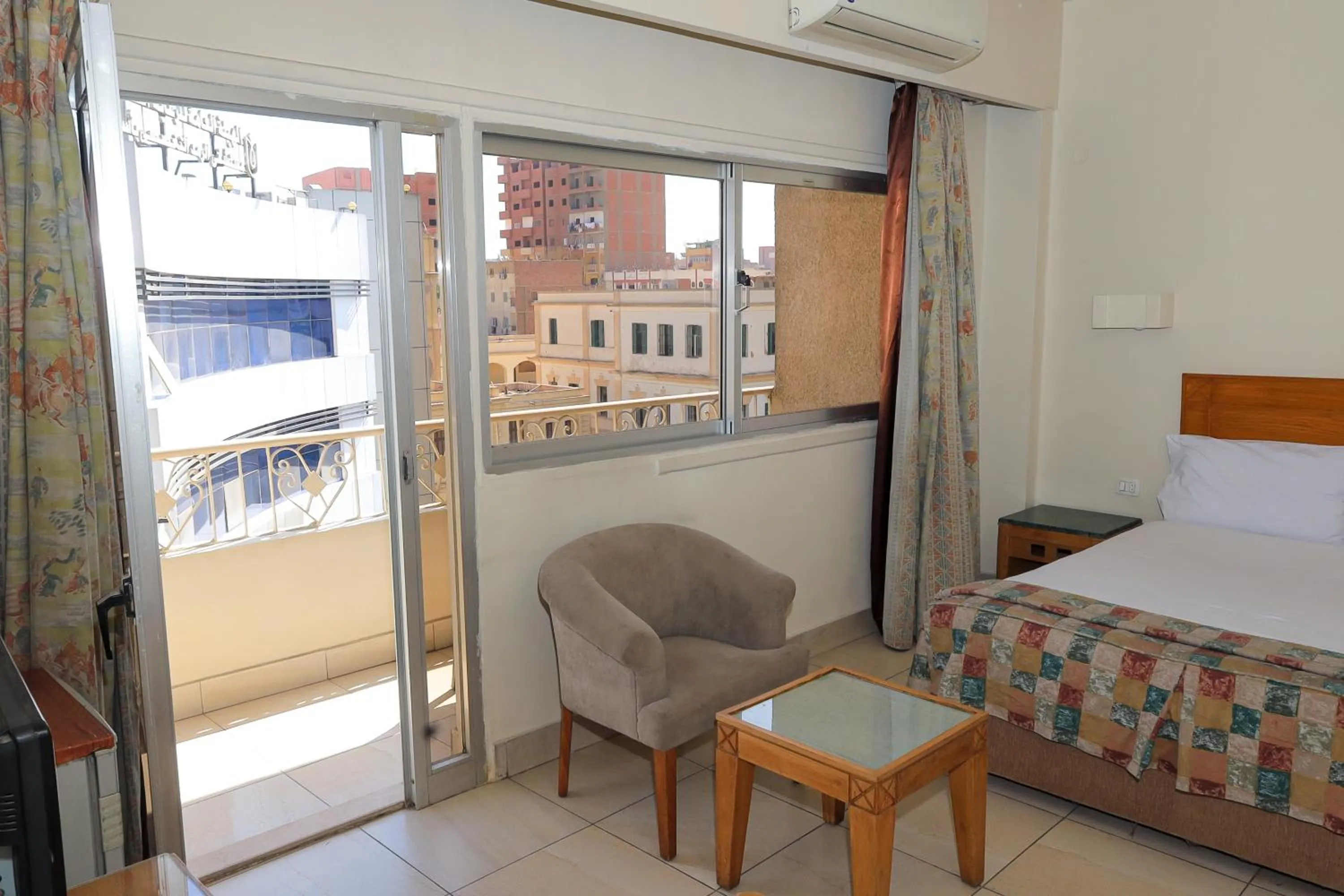 Photo of the whole room, Bed in Hapi Hotel