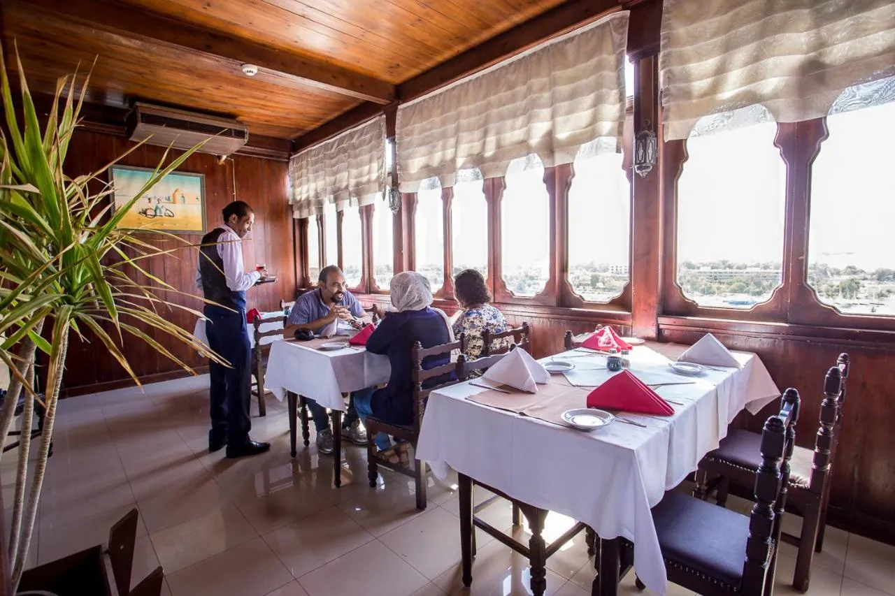 Restaurant/places to eat in Hapi Hotel