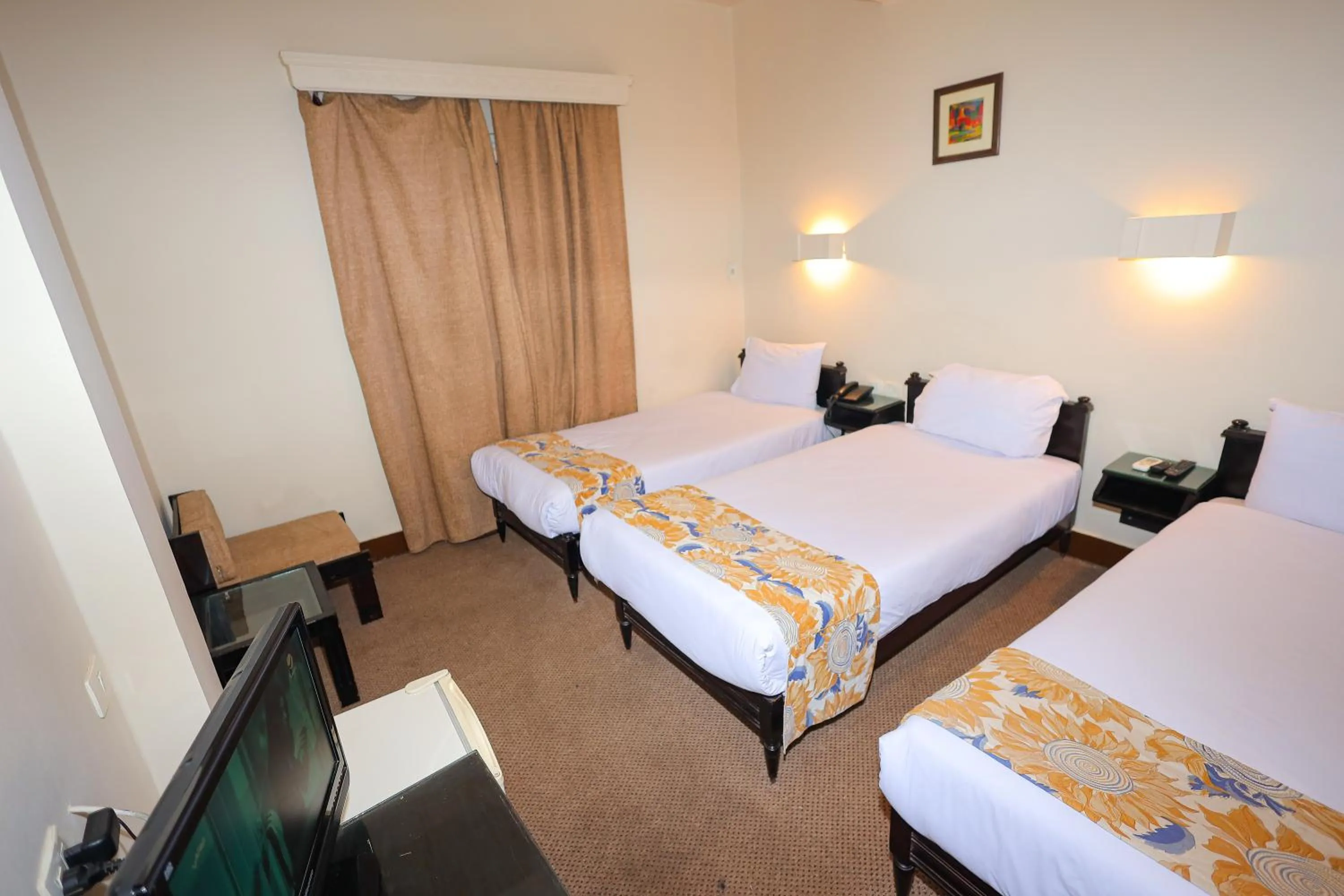 Photo of the whole room, Bed in Hapi Hotel