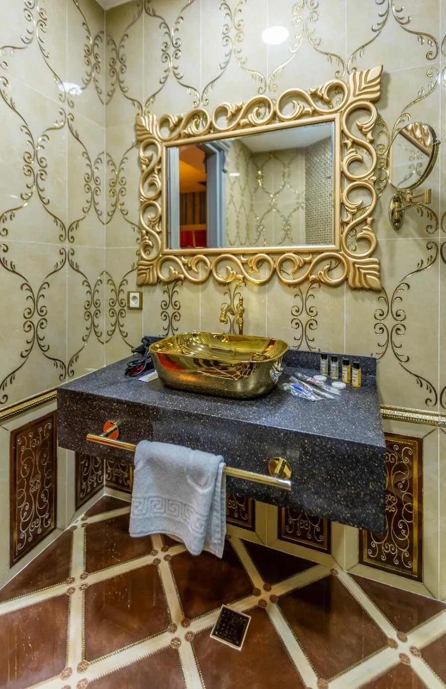 Bathroom in Manor Luxury Hotel Baku