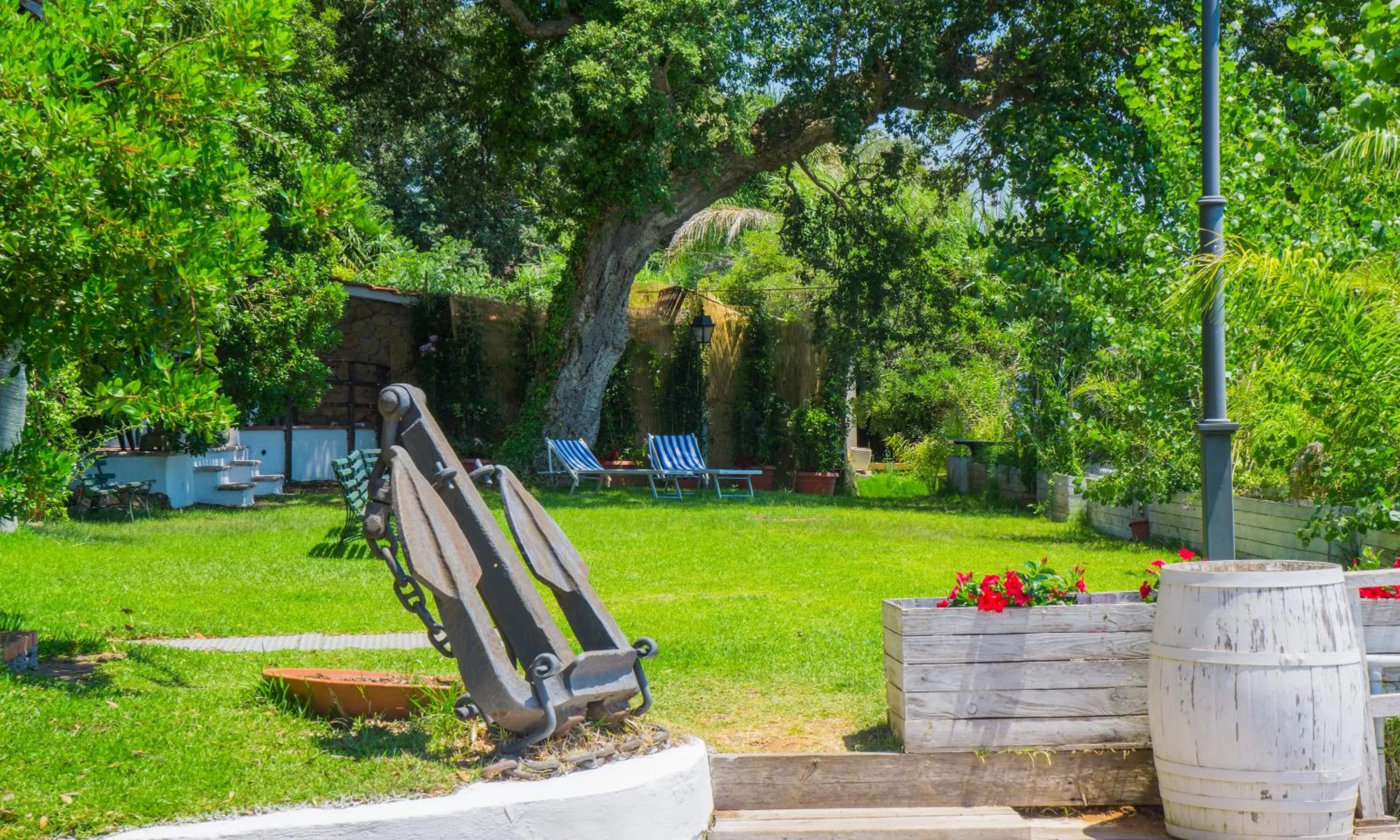 Decorative detail in Baia D'Oro