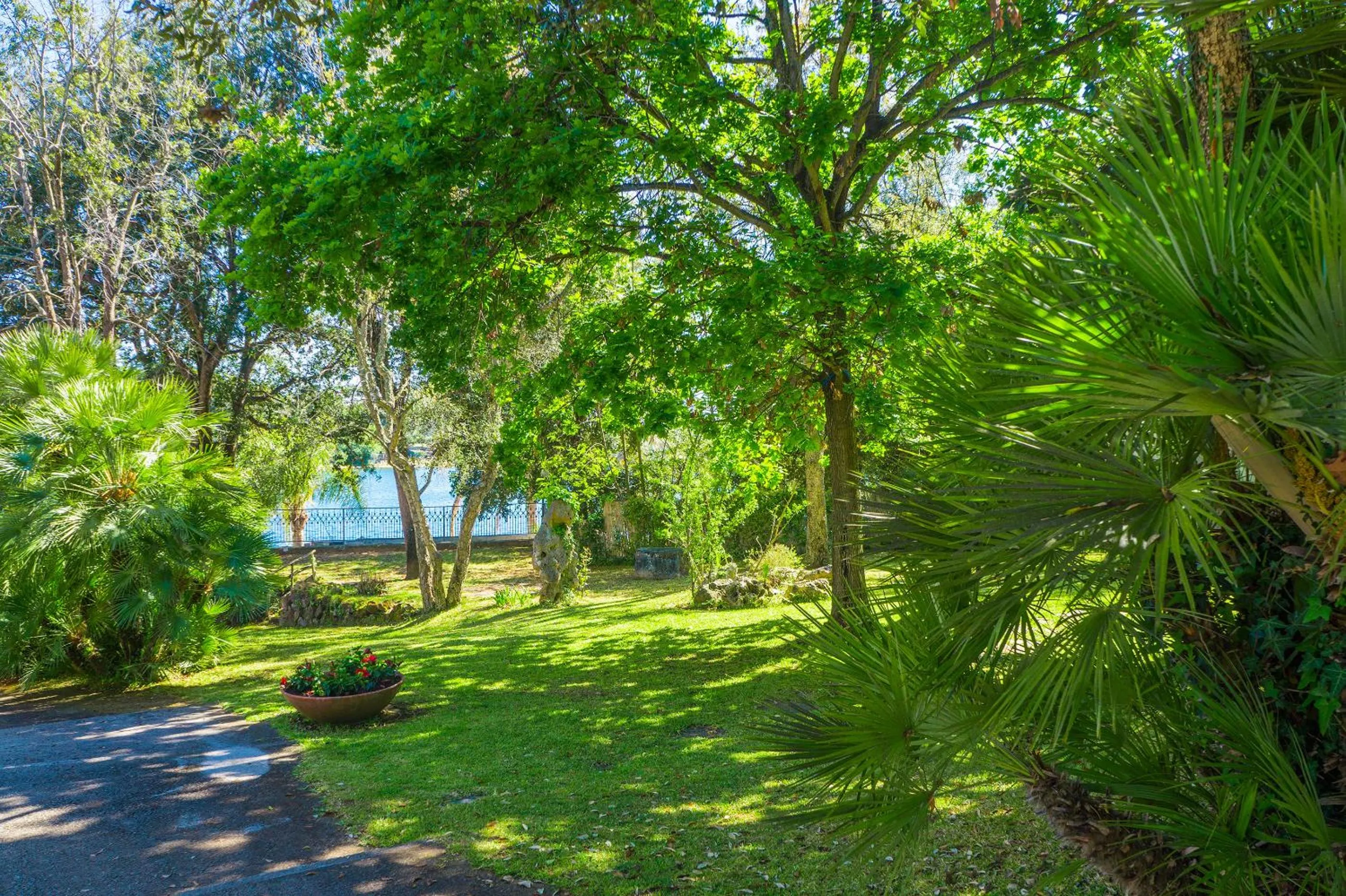 Garden in Baia D'Oro