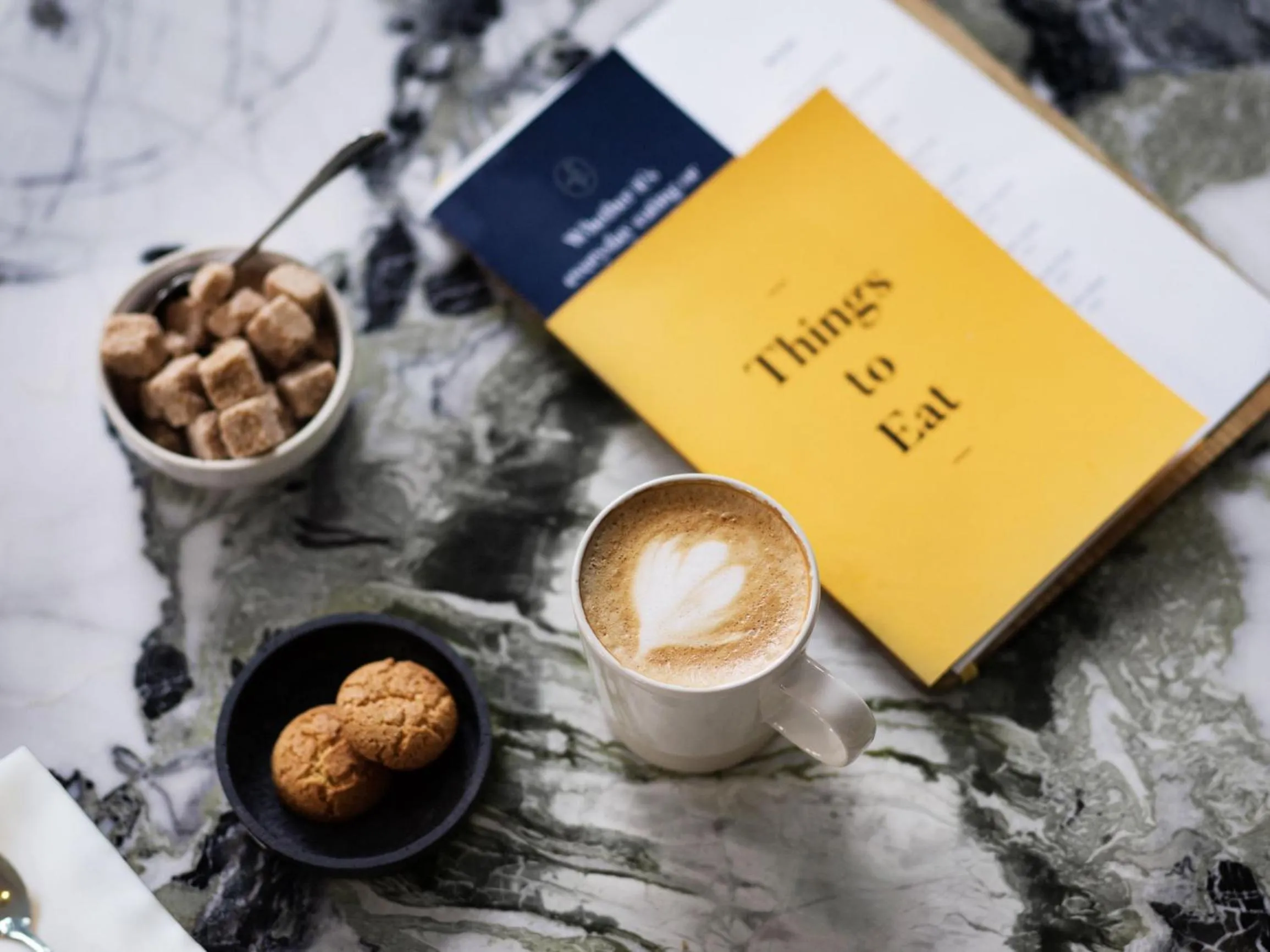 Lounge or bar in voco Oxford Thames by IHG