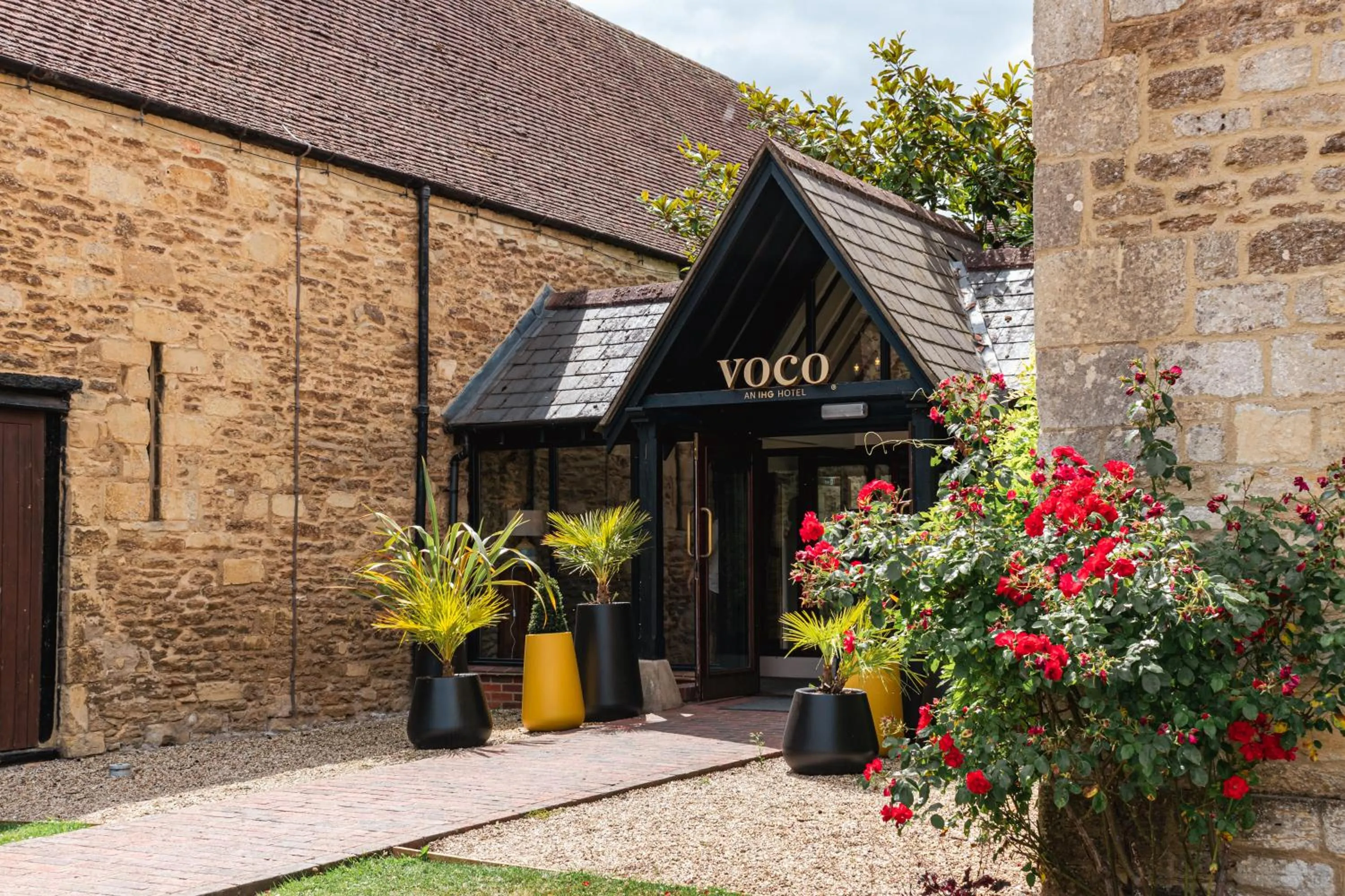 Facade/entrance in voco Oxford Thames by IHG