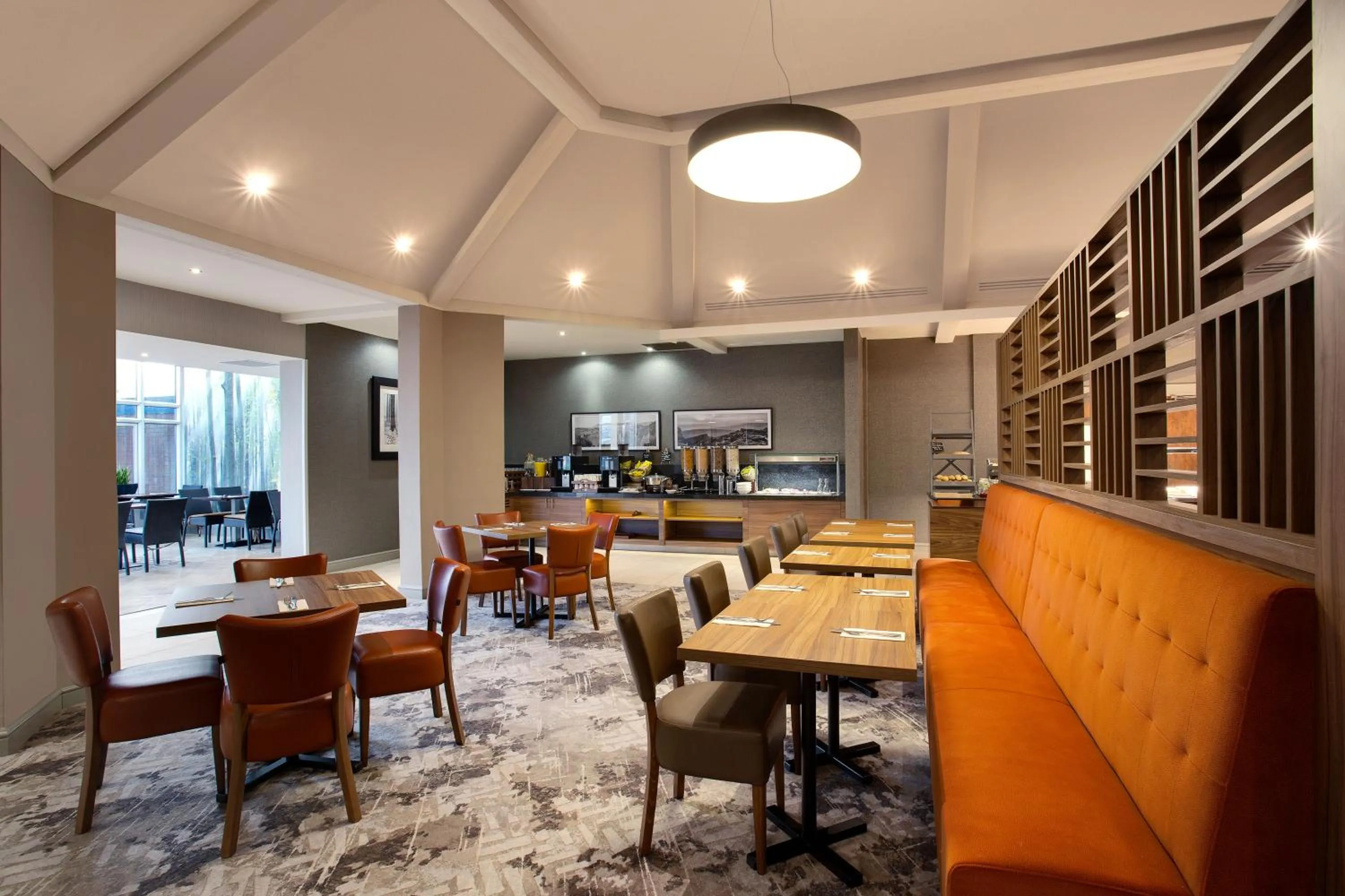 Lounge or bar in Leonardo Hotel East Midlands Airport