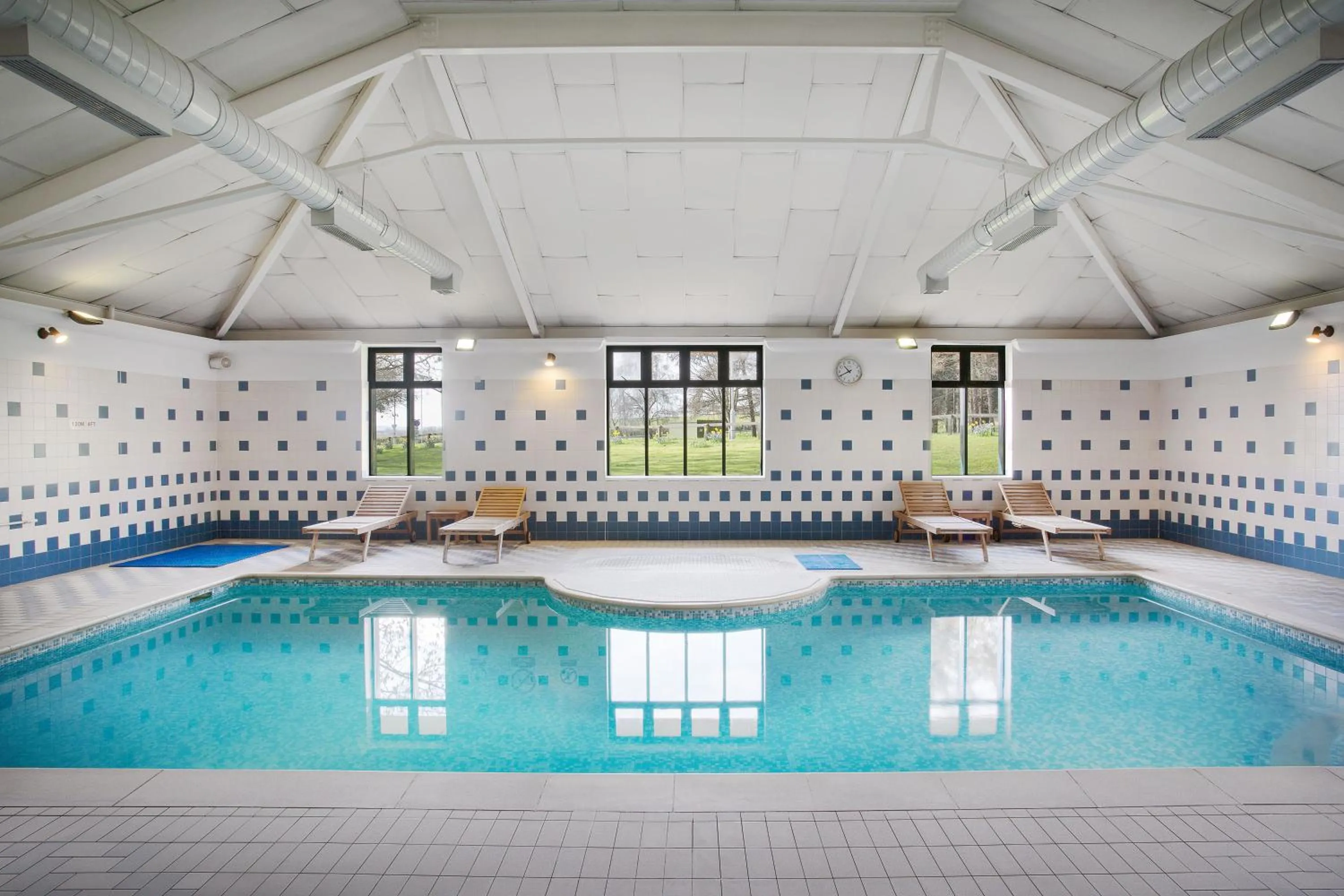 Swimming pool in Leonardo Hotel East Midlands Airport