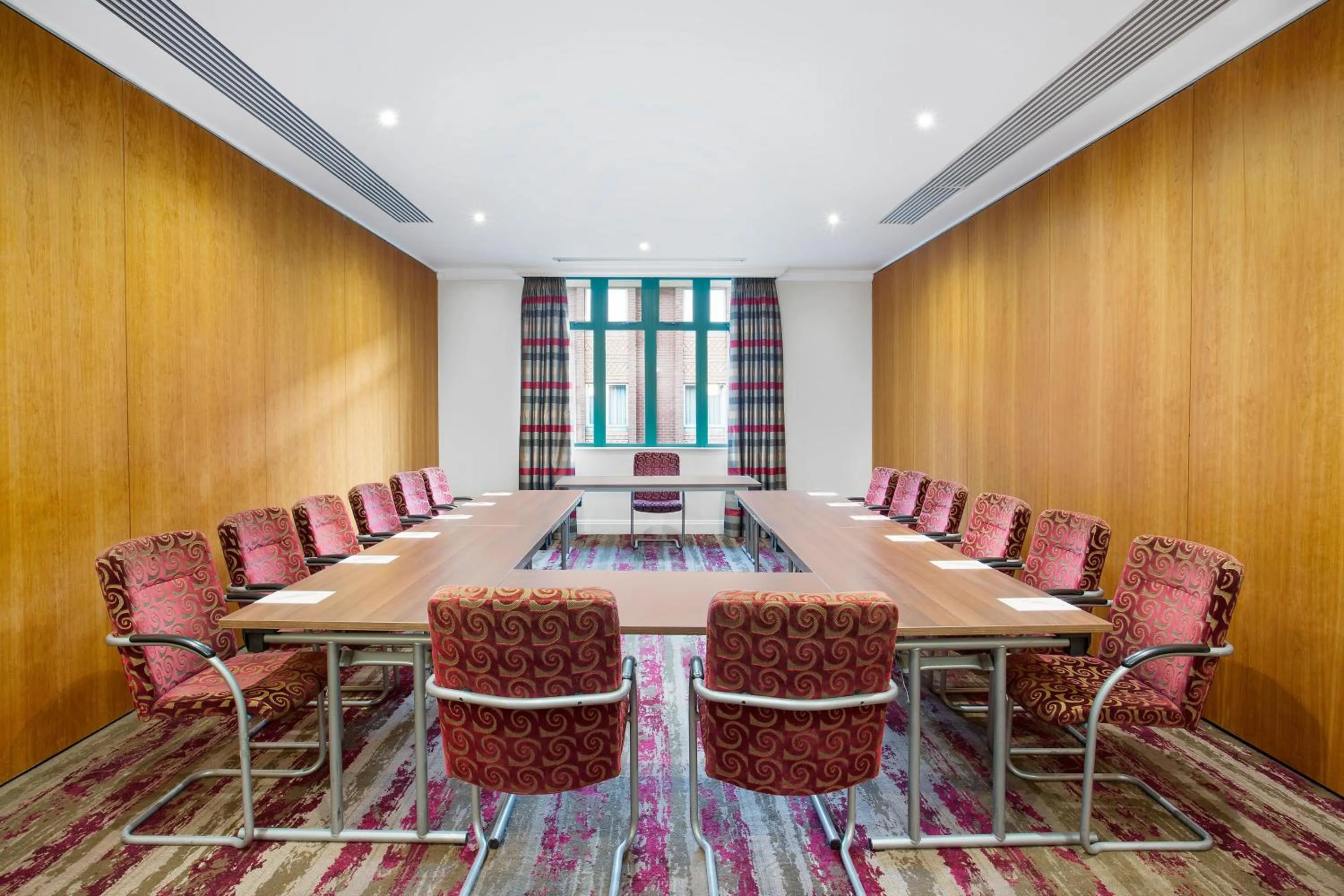 Meeting/conference room in Leonardo Hotel East Midlands Airport