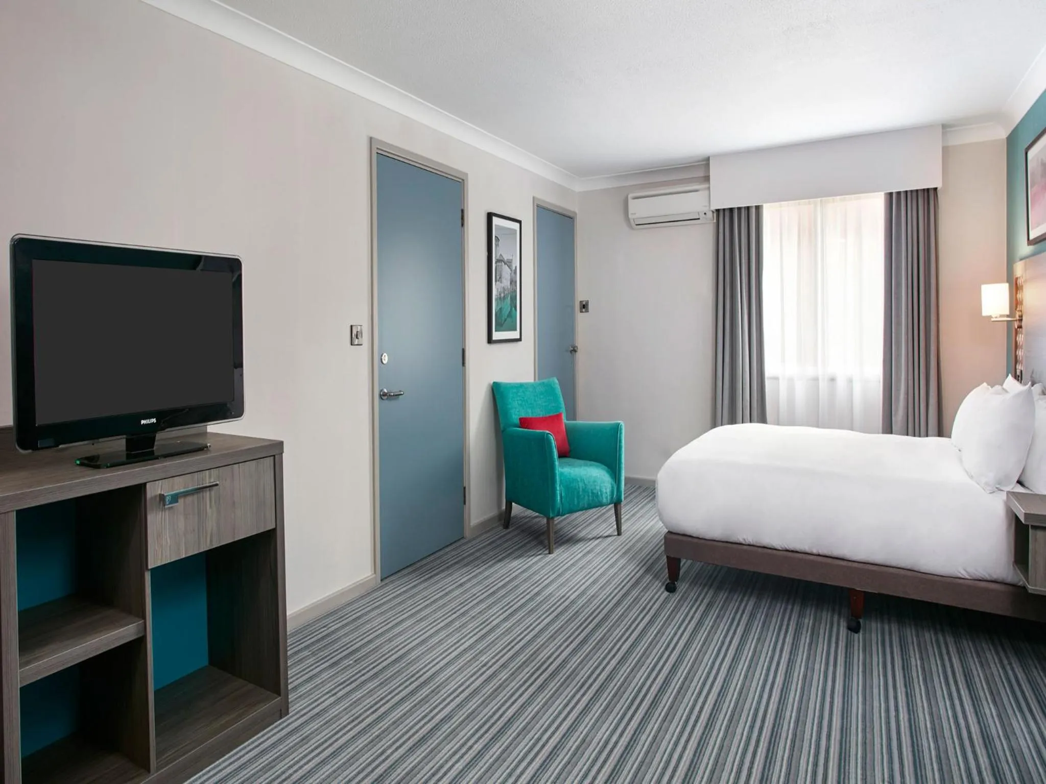 Bedroom, Bed in Leonardo Hotel East Midlands Airport