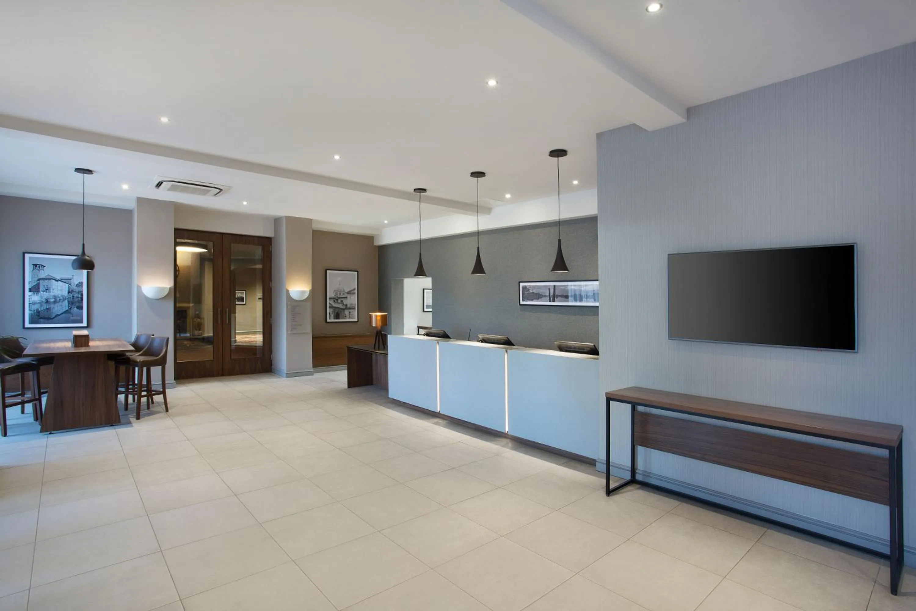 Lobby or reception in Leonardo Hotel East Midlands Airport