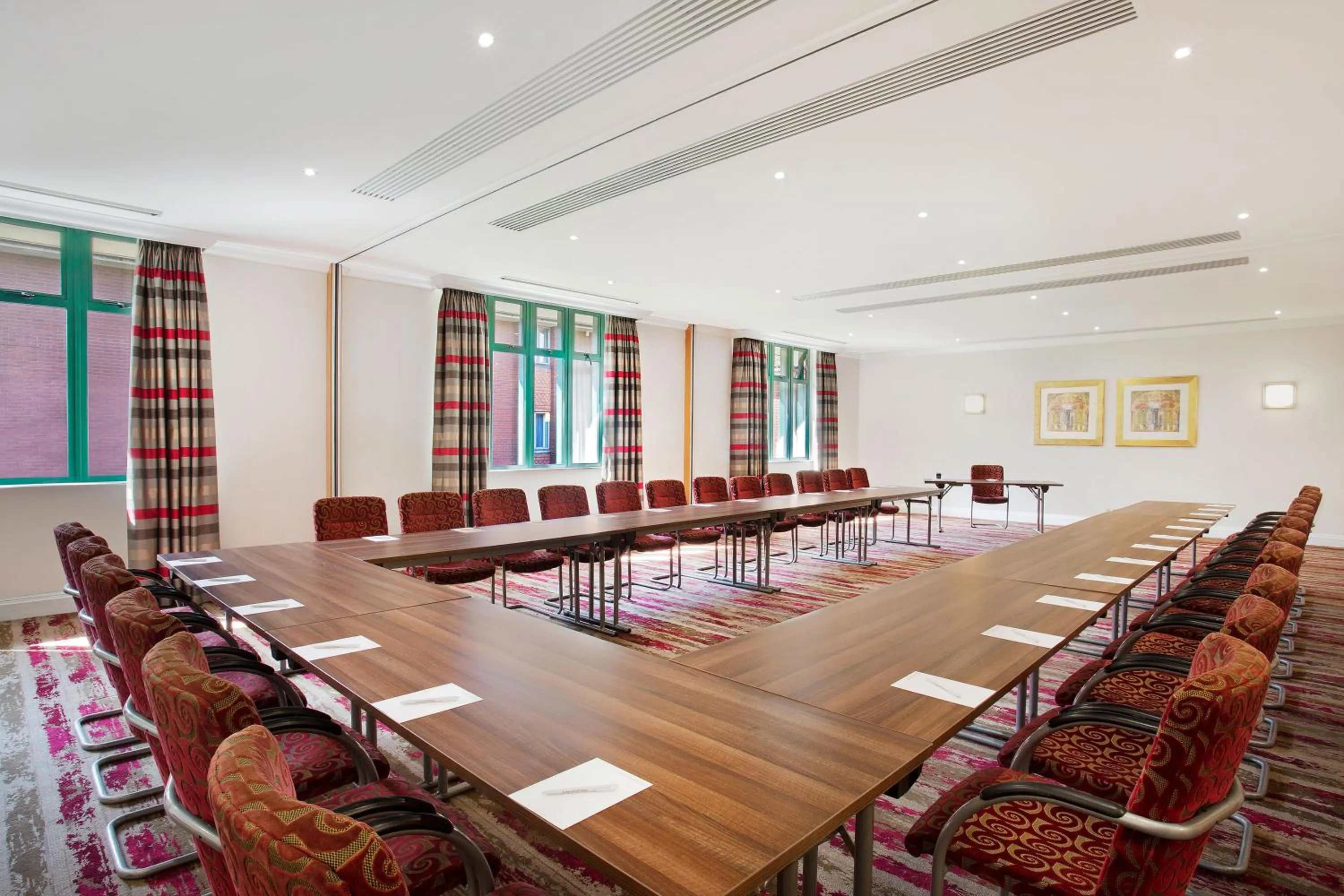 Meeting/conference room in Leonardo Hotel East Midlands Airport