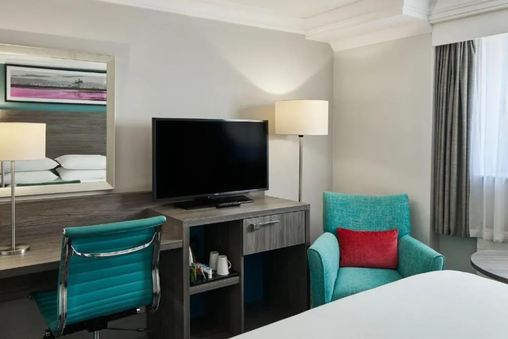 TV and multimedia, Bed in Leonardo Hotel East Midlands Airport - On-Site