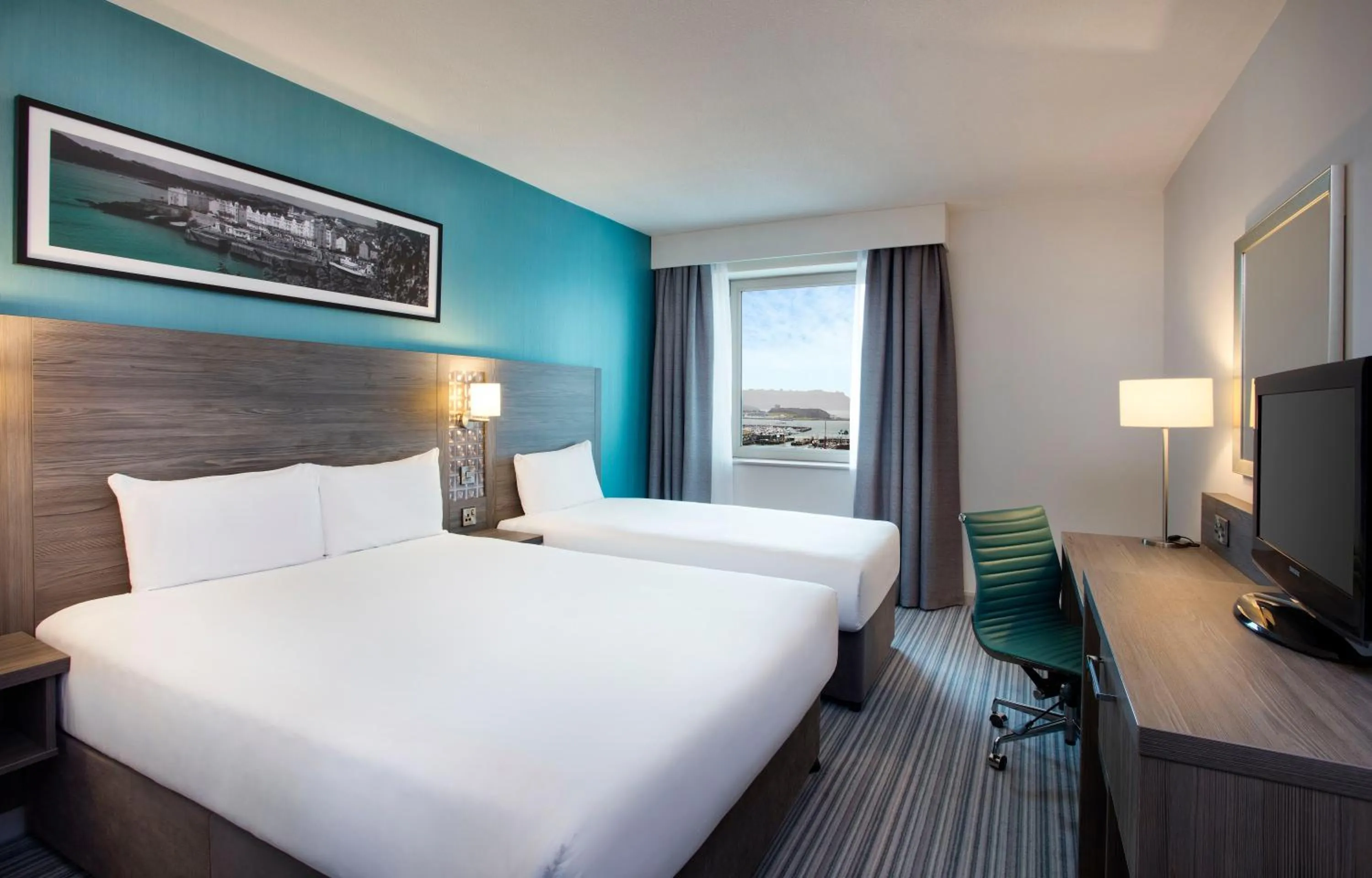 Day, Bed in Leonardo Hotel East Midlands Airport