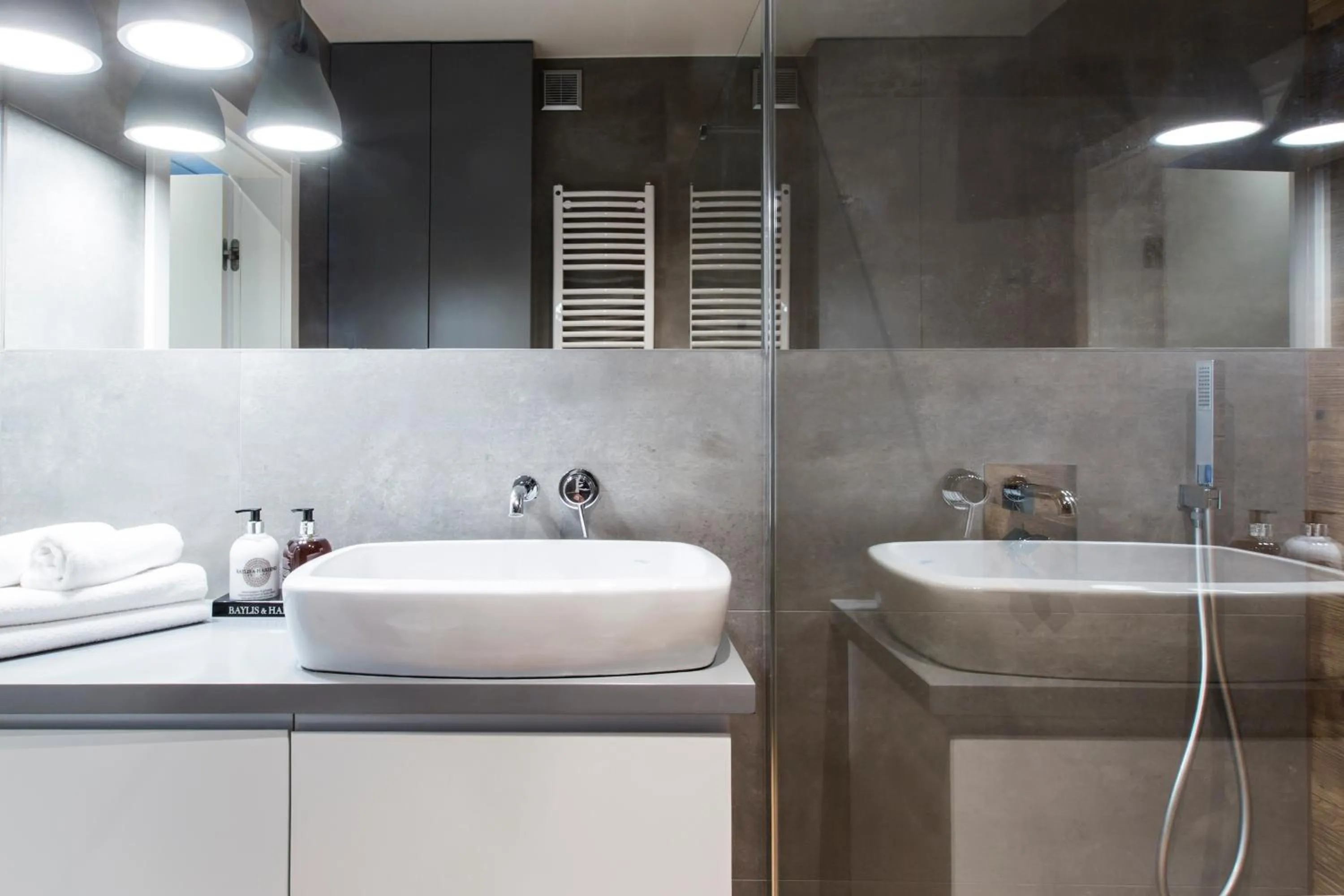 Shower in Homewell Apartments Maraton Gardens