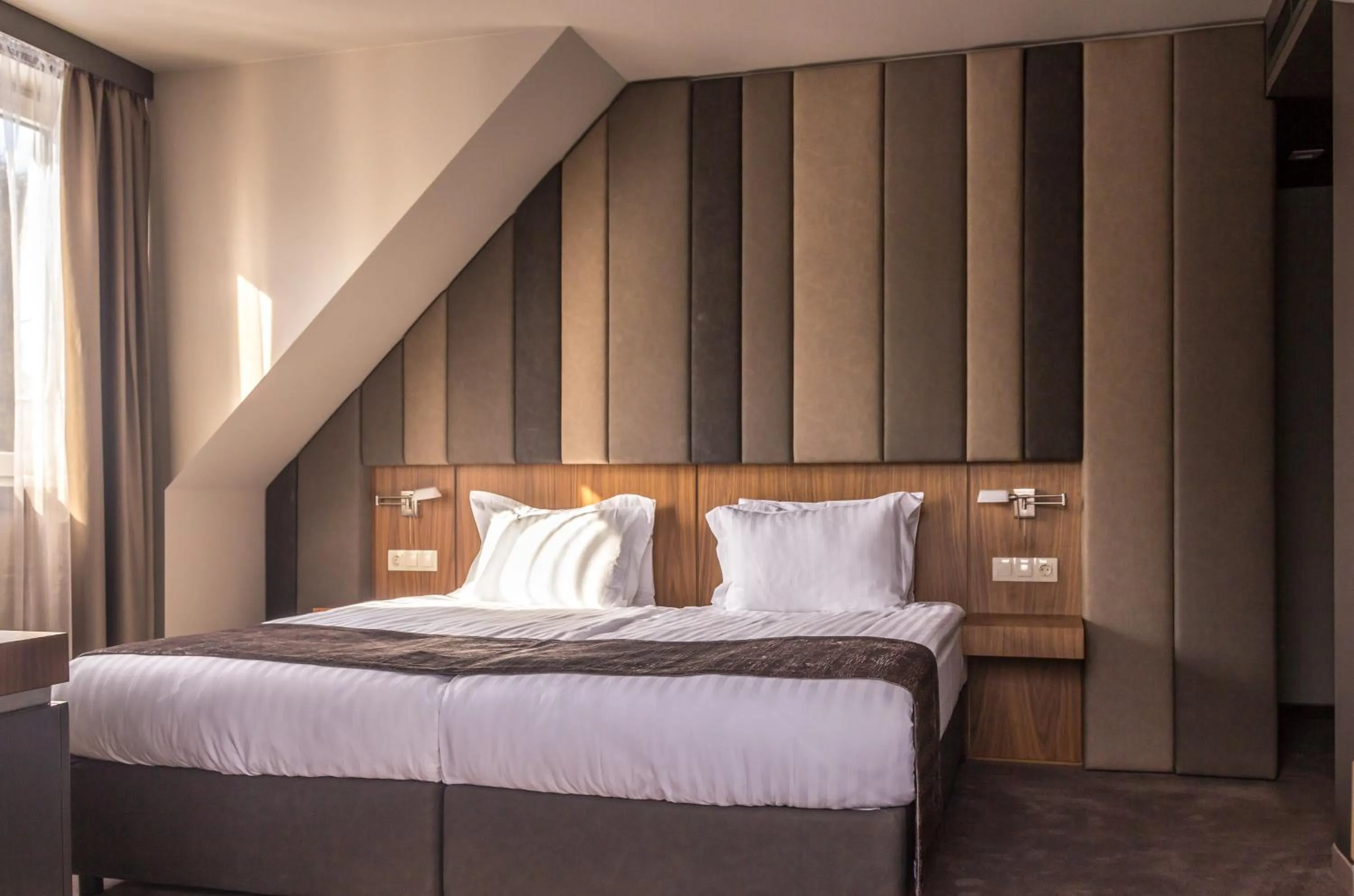 Bed in All Seasons Residence Design Hotel - Free parking