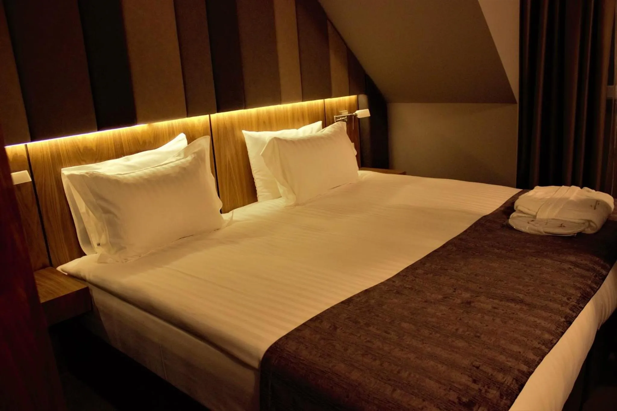 Bed in All Seasons Residence Design Hotel - Free parking