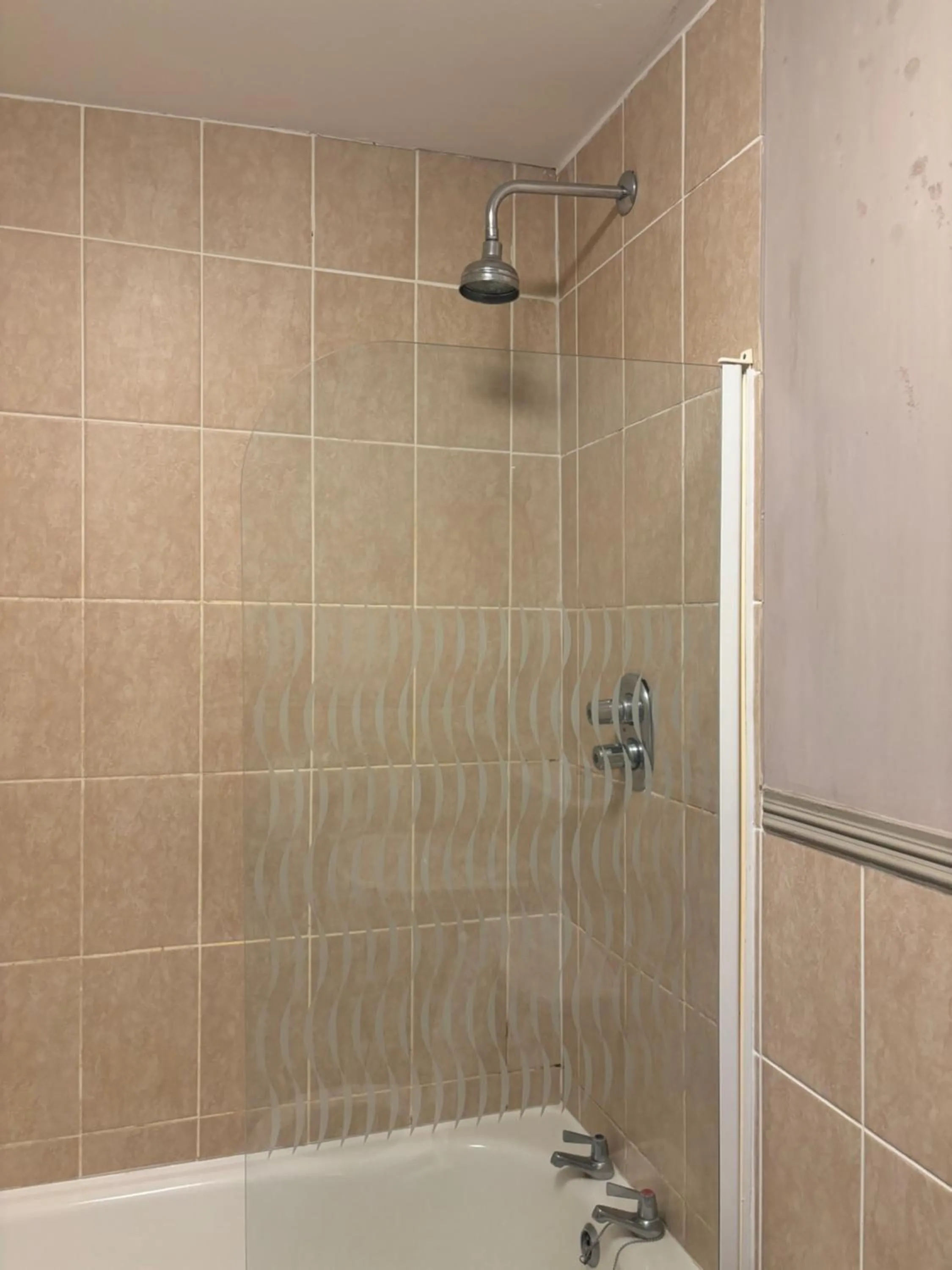 Shower in The George Hotel