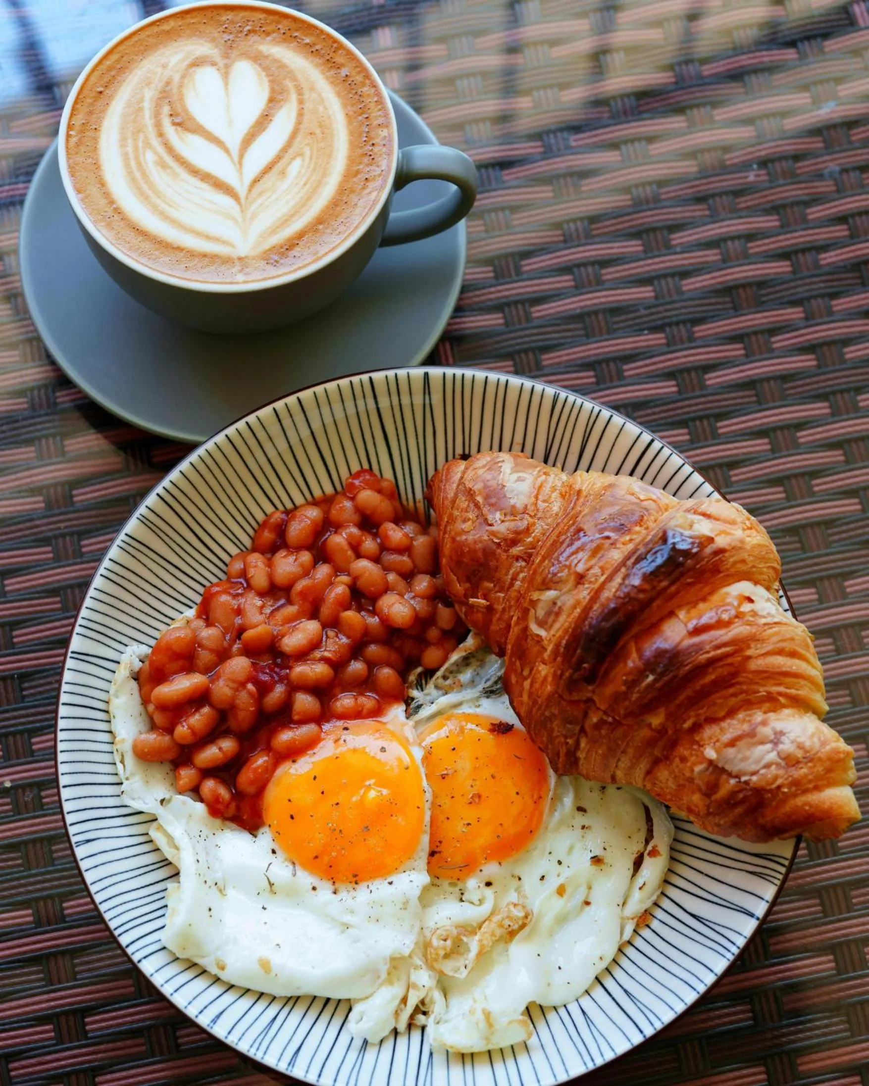 Food and drinks in Manchester Airport Stanley Hotel by Belvilla