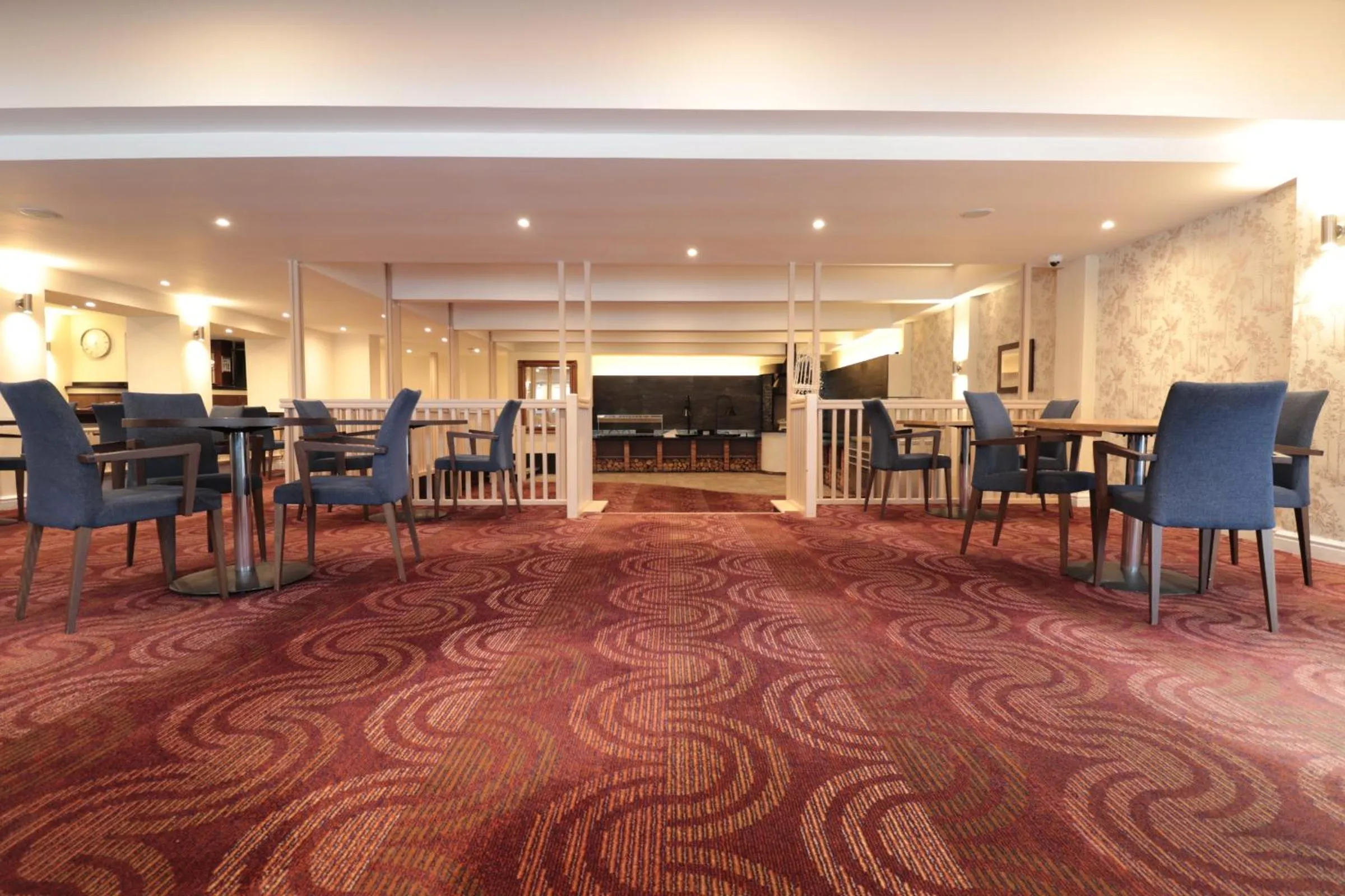 Restaurant/places to eat in Manchester Airport Stanley Hotel by Belvilla