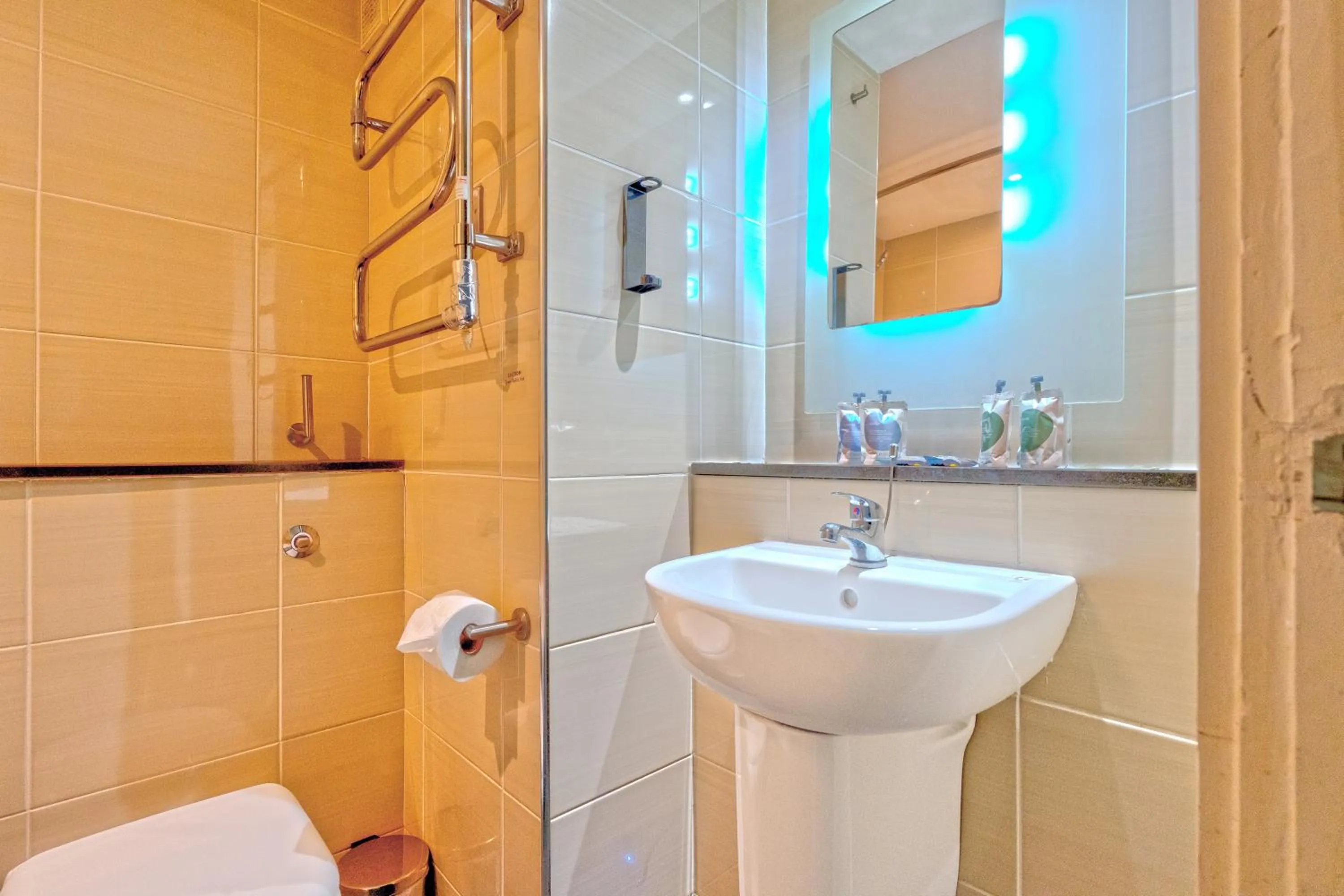 Manchester Airport Stanley Hotel by Belvilla