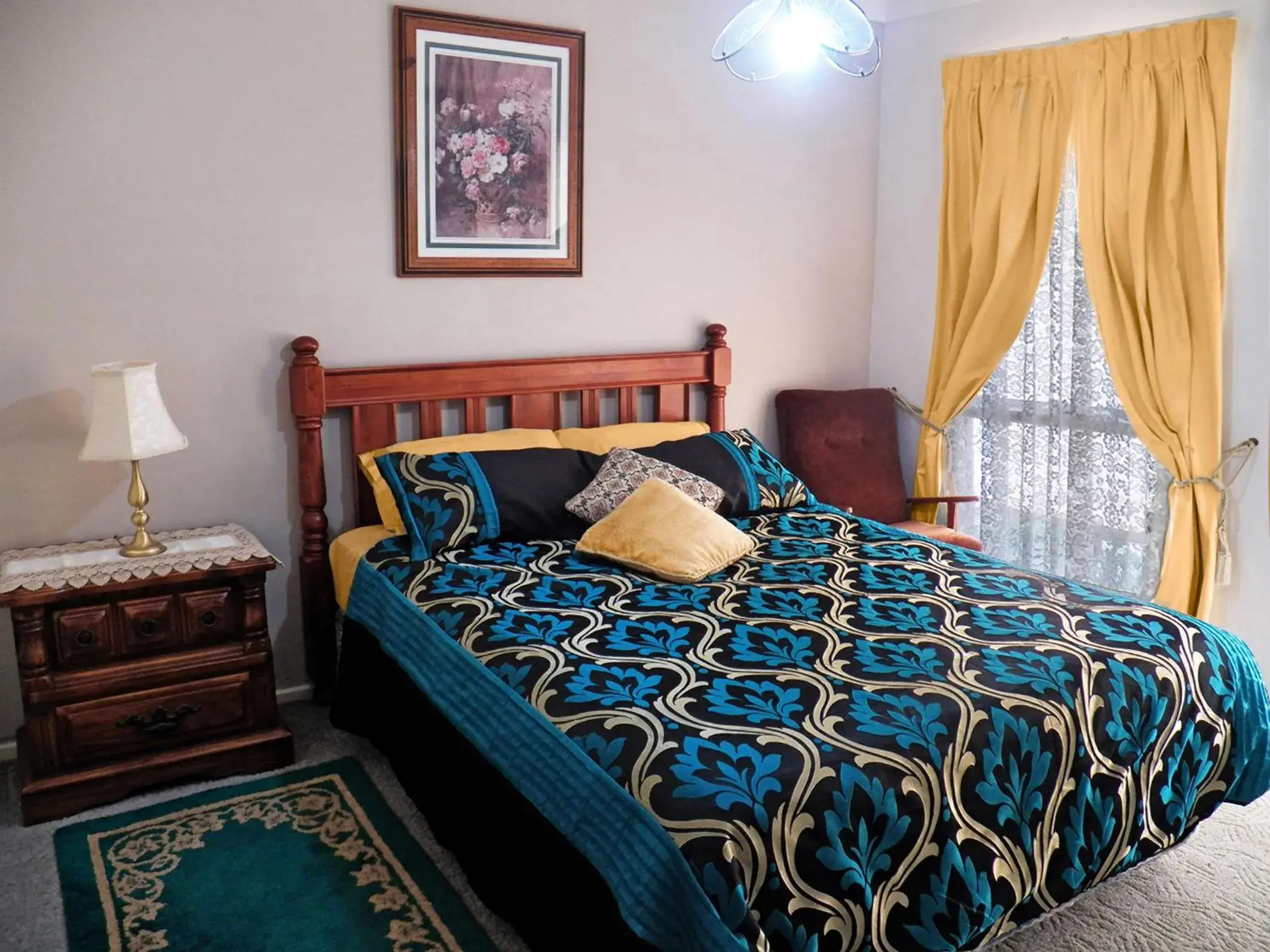 MASTER BDRM with Priv. Bathroom and Walk-in Robe in The Spanish Guesthouse, Private Rooms MASTER BDRM with Priv. Bathroom and Walk-in Robe in The Spanish Guesthouse, Private Rooms