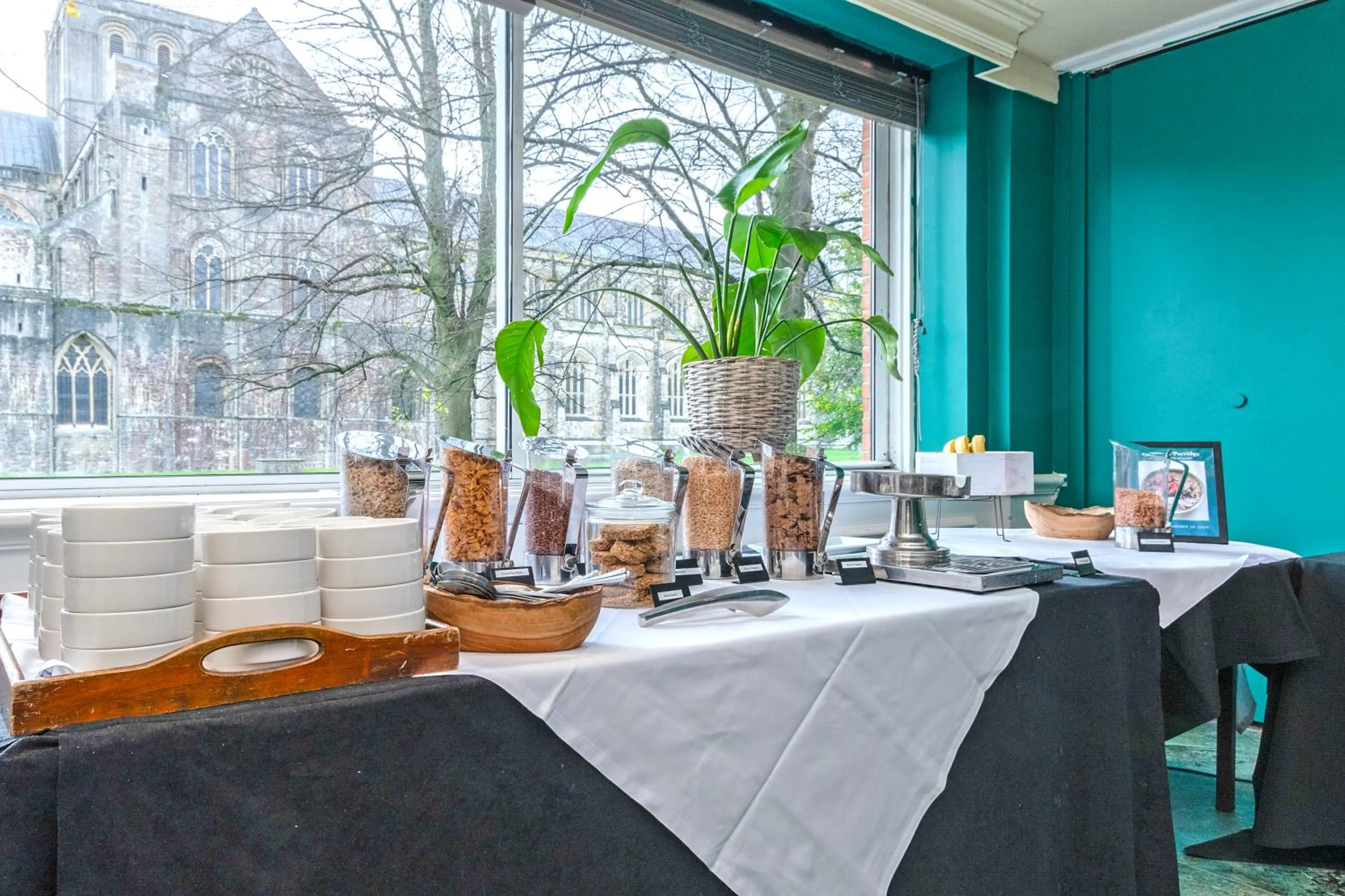 Restaurant/places to eat in Winchester Wessex Hotel by Sunday