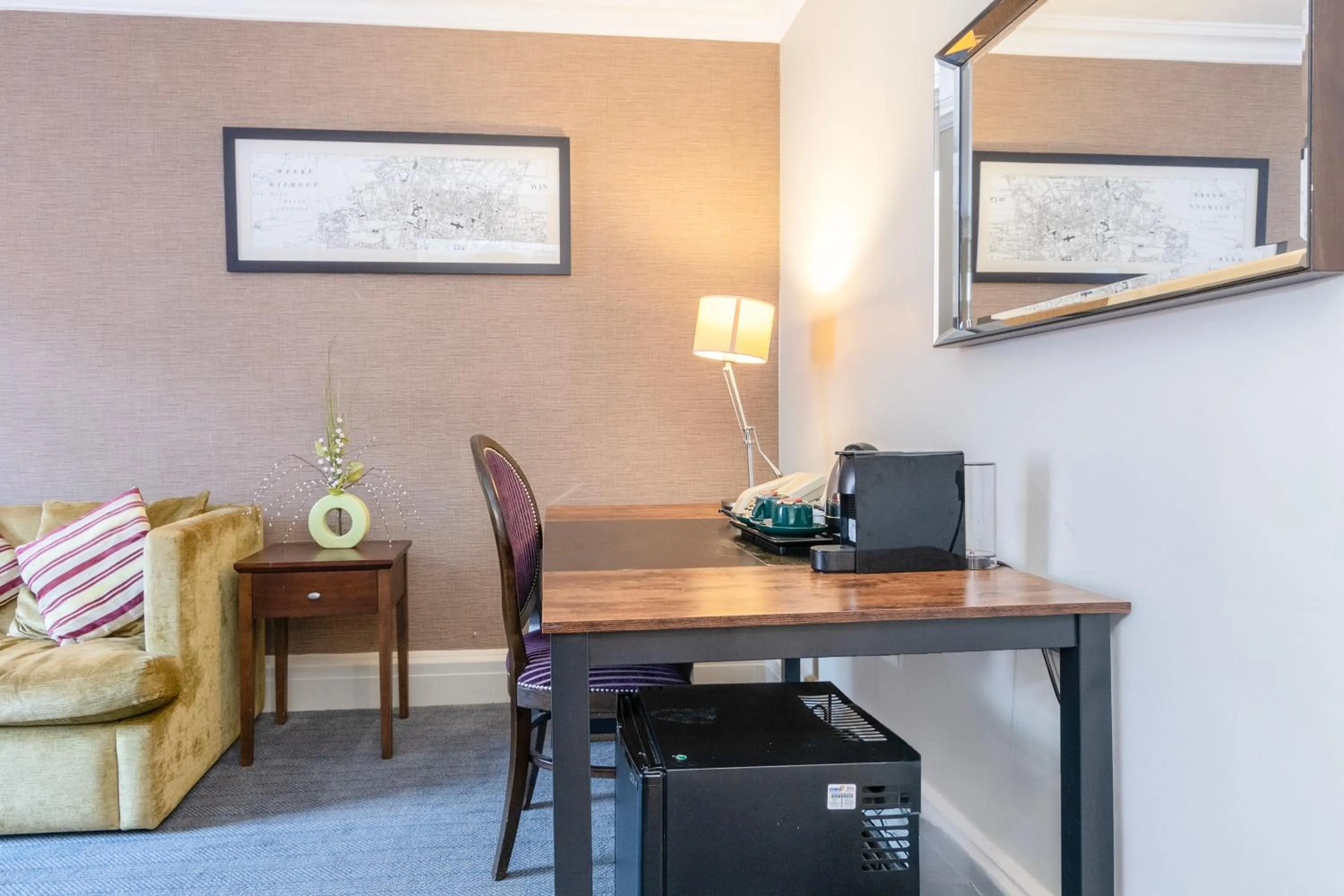 TV and multimedia in Winchester Wessex Hotel by Sunday