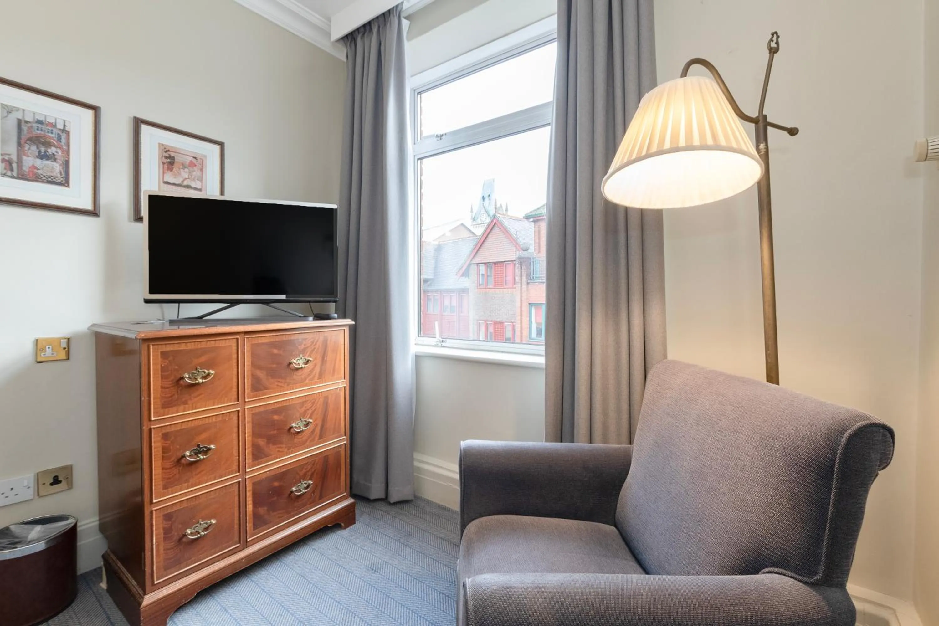 TV and multimedia in Winchester Wessex Hotel by Sunday