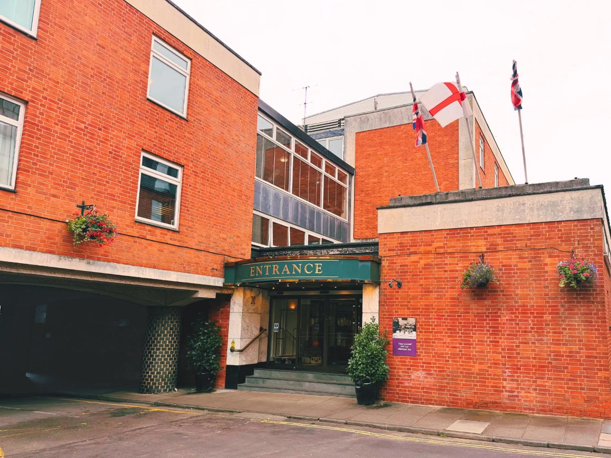 Facade/entrance in Winchester Wessex Hotel by Sunday