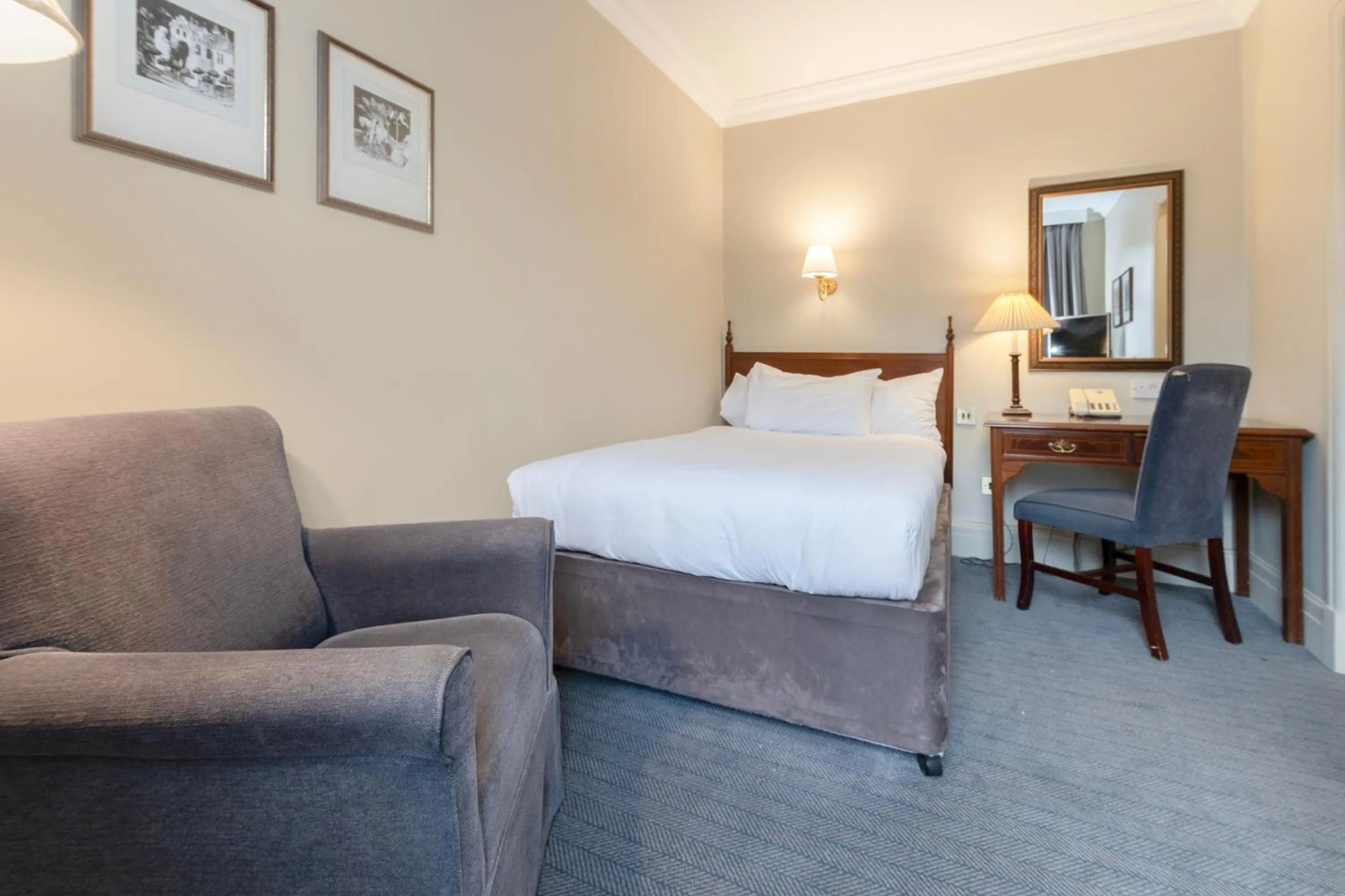 Bedroom, Bed in Winchester Wessex Hotel by Sunday