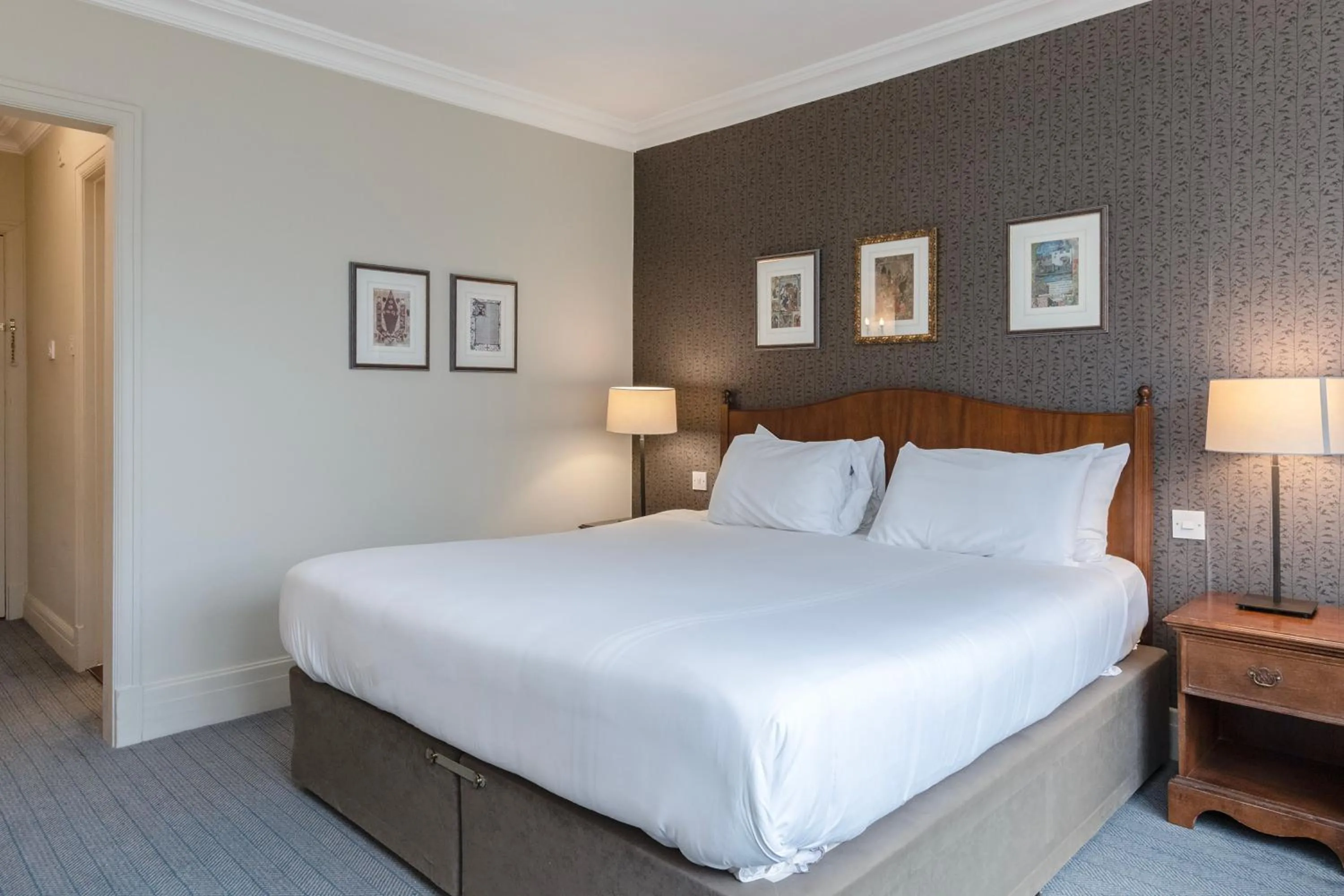 Bedroom, Bed in Winchester Wessex Hotel by Sunday