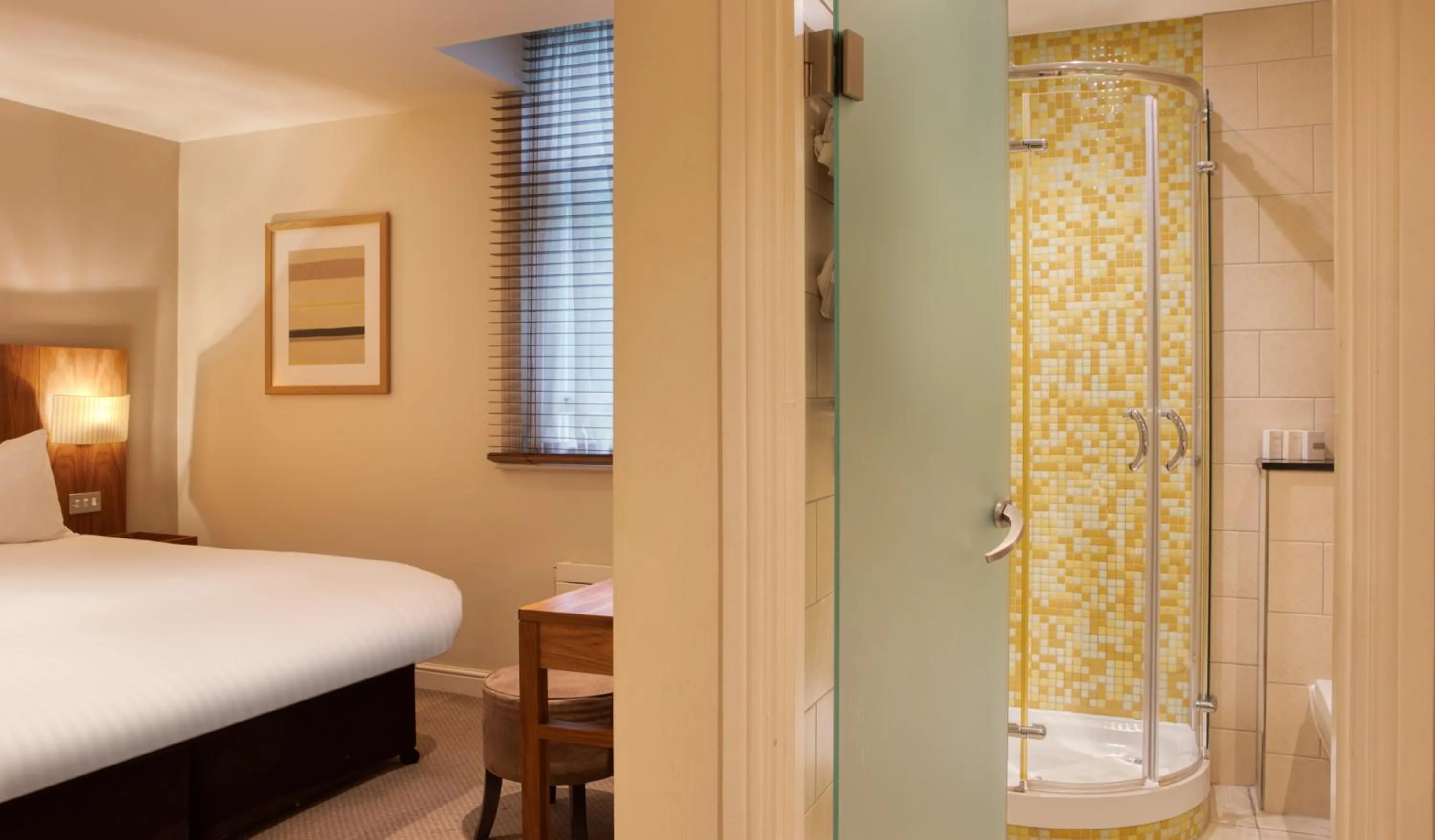 Bathroom, Bed in The Welcombe Golf & Spa Hotel