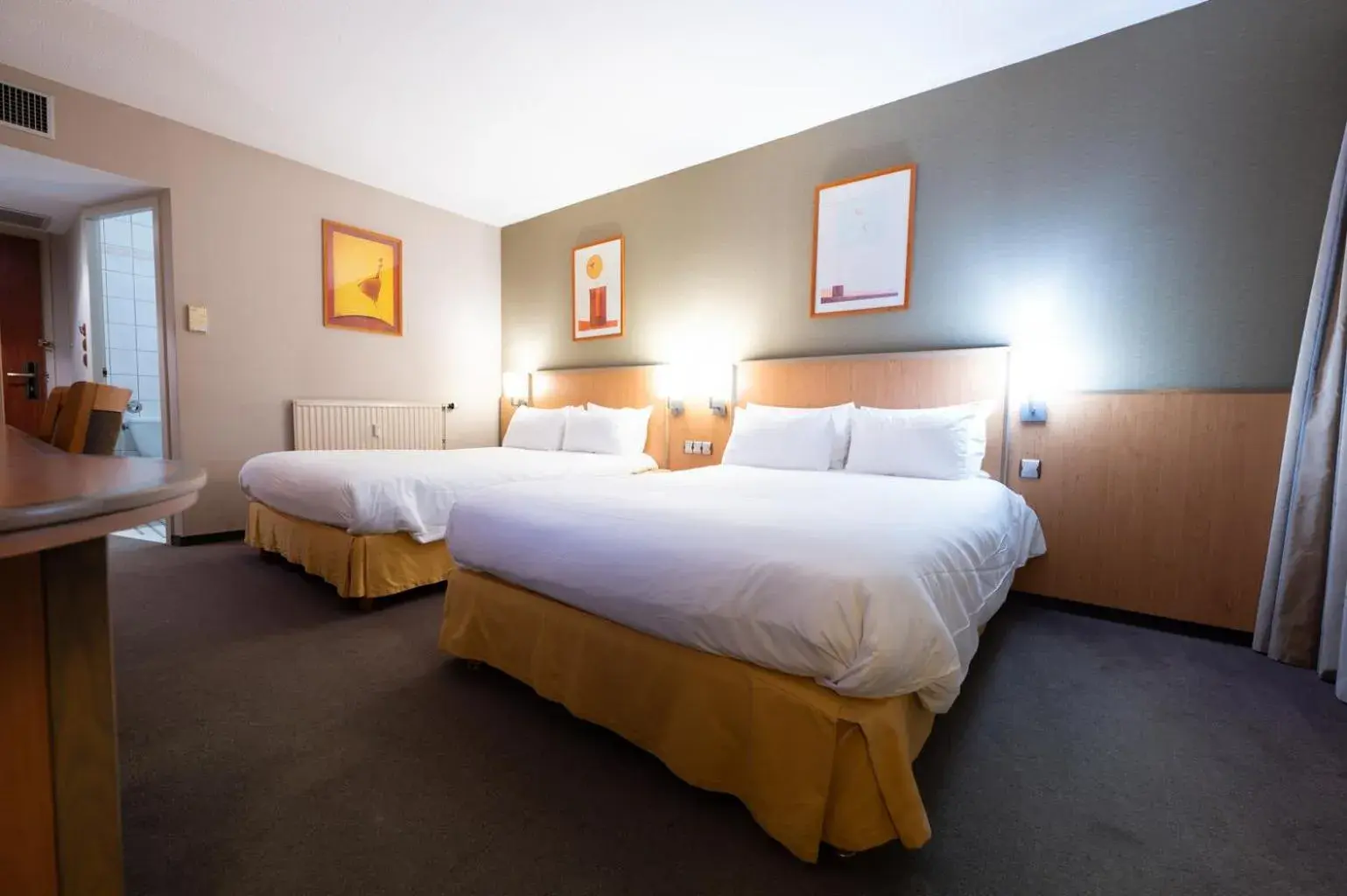 Standard Double Room with Two Double Beds in Holiday Inn Calais-Centre by IHG Standard Double Room with Two Double Beds in Holiday Inn Calais-Centre by IHG