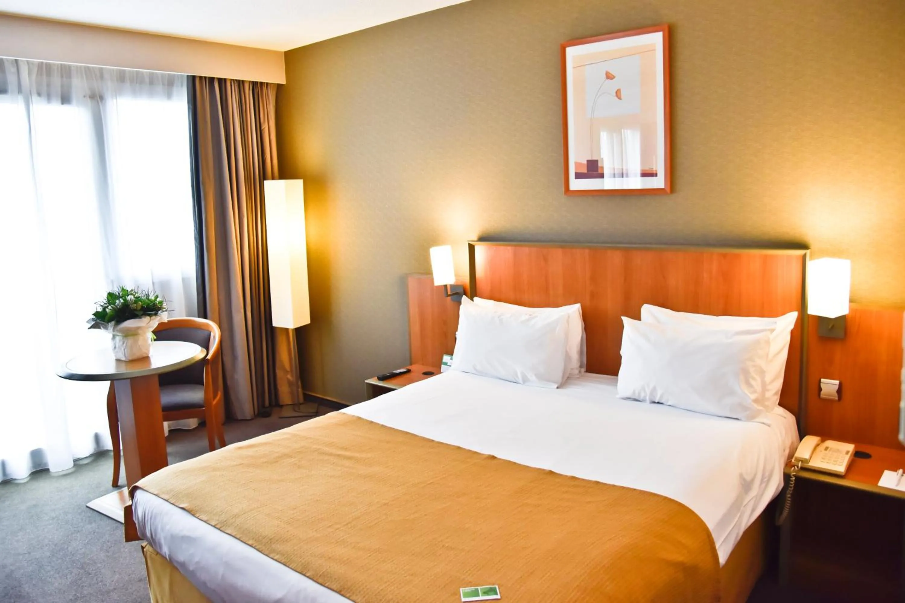 Photo of the whole room, Bed in Holiday Inn Calais-Centre by IHG