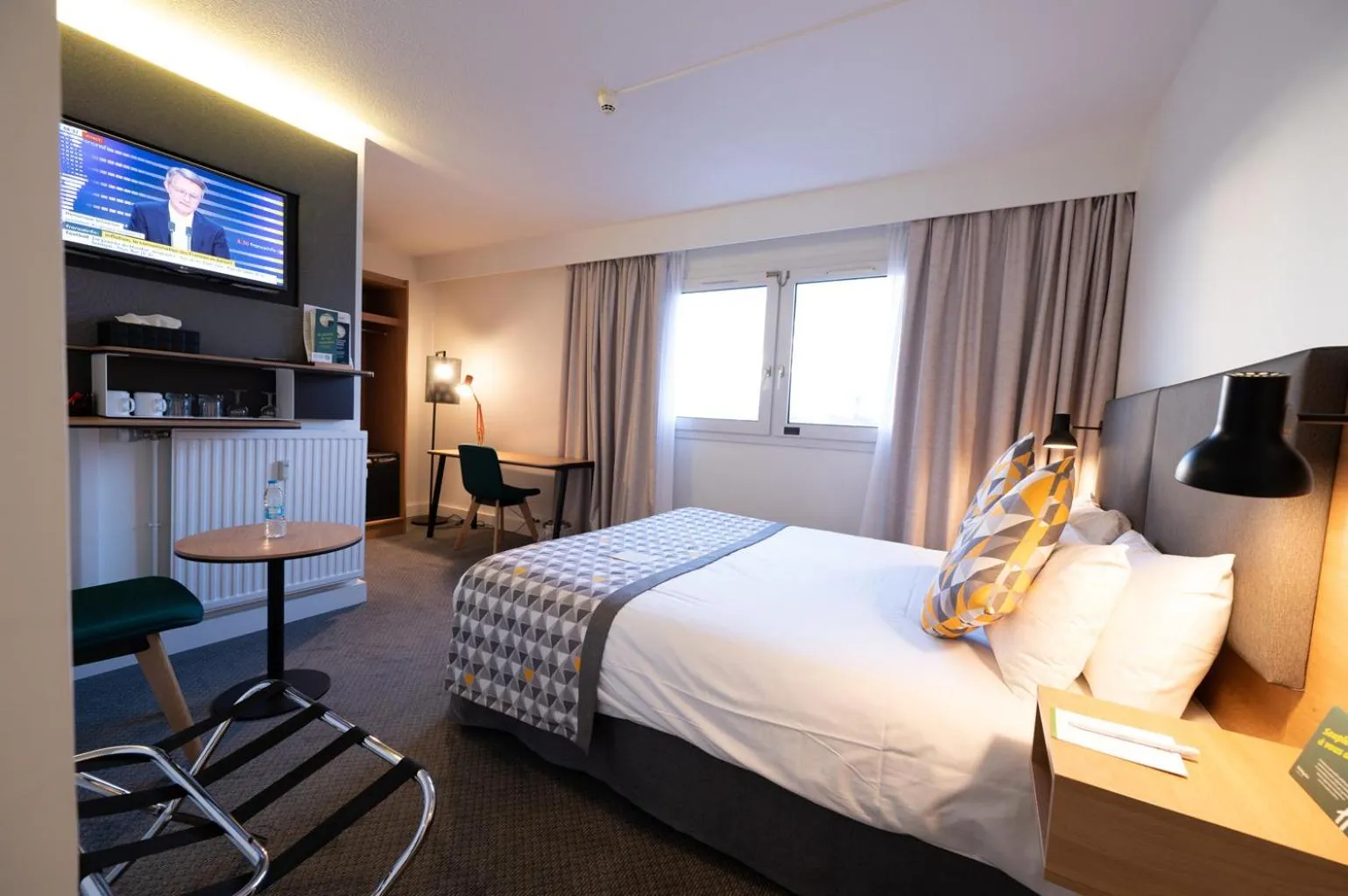 Bedroom, Bed in Holiday Inn Calais-Centre by IHG