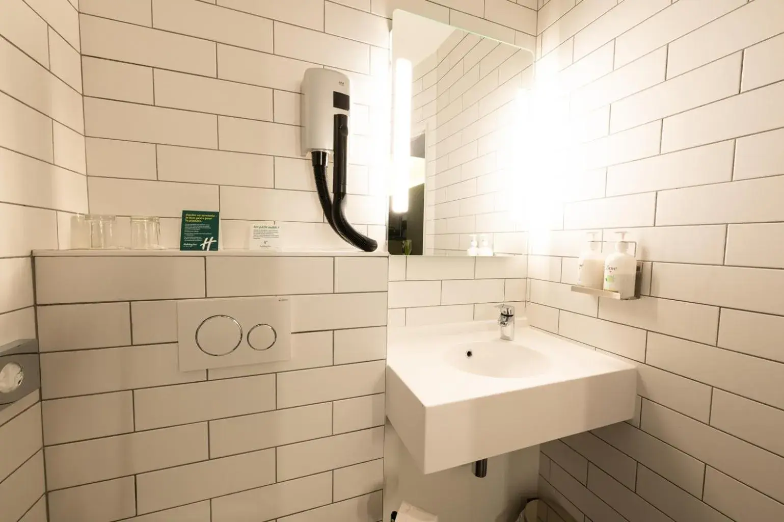 Standard Queen Room with Sea View in Holiday Inn Calais-Centre by IHG Standard Queen Room with Sea View in Holiday Inn Calais-Centre by IHG