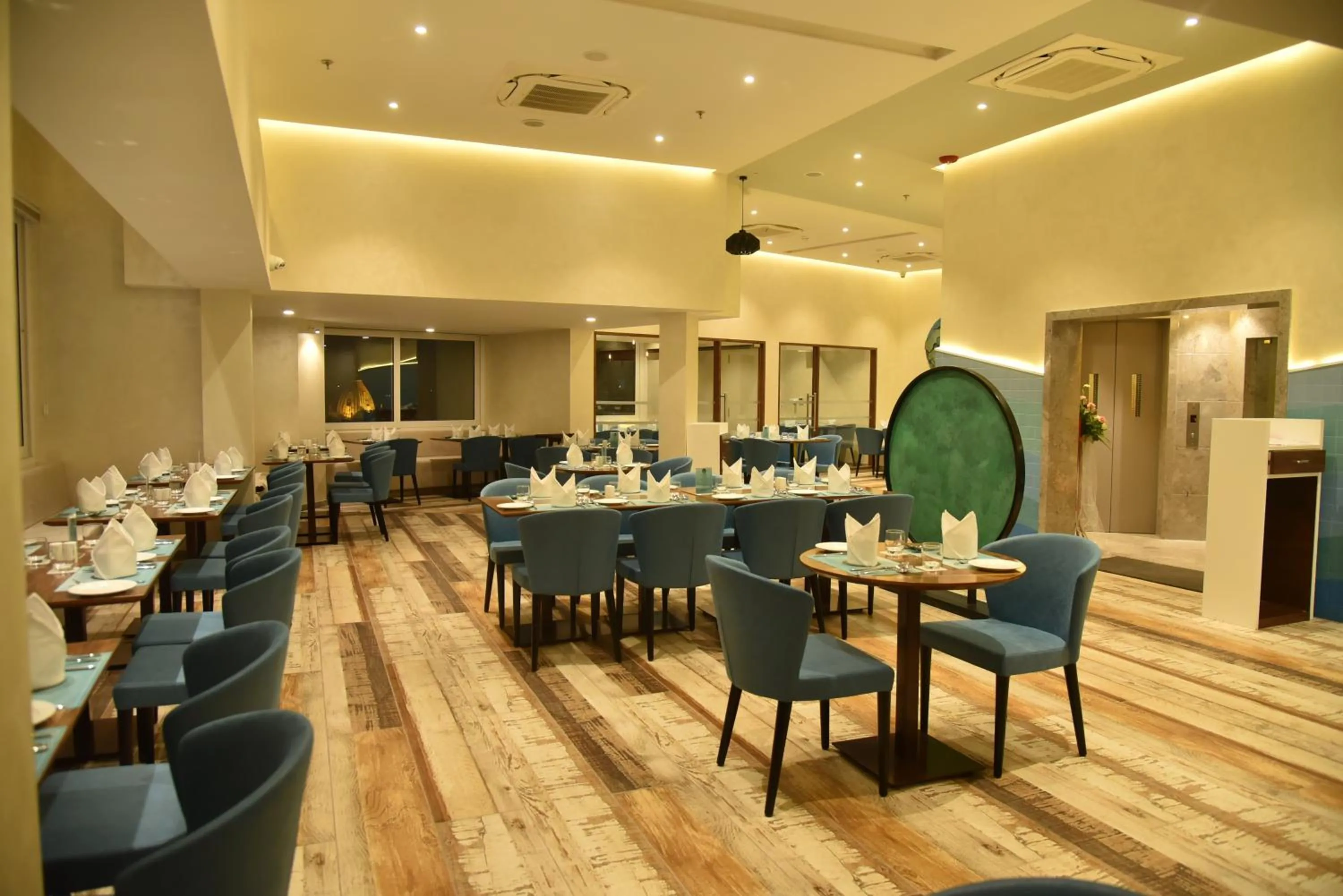 Restaurant/places to eat in Effotel by Sayaji Vadodara