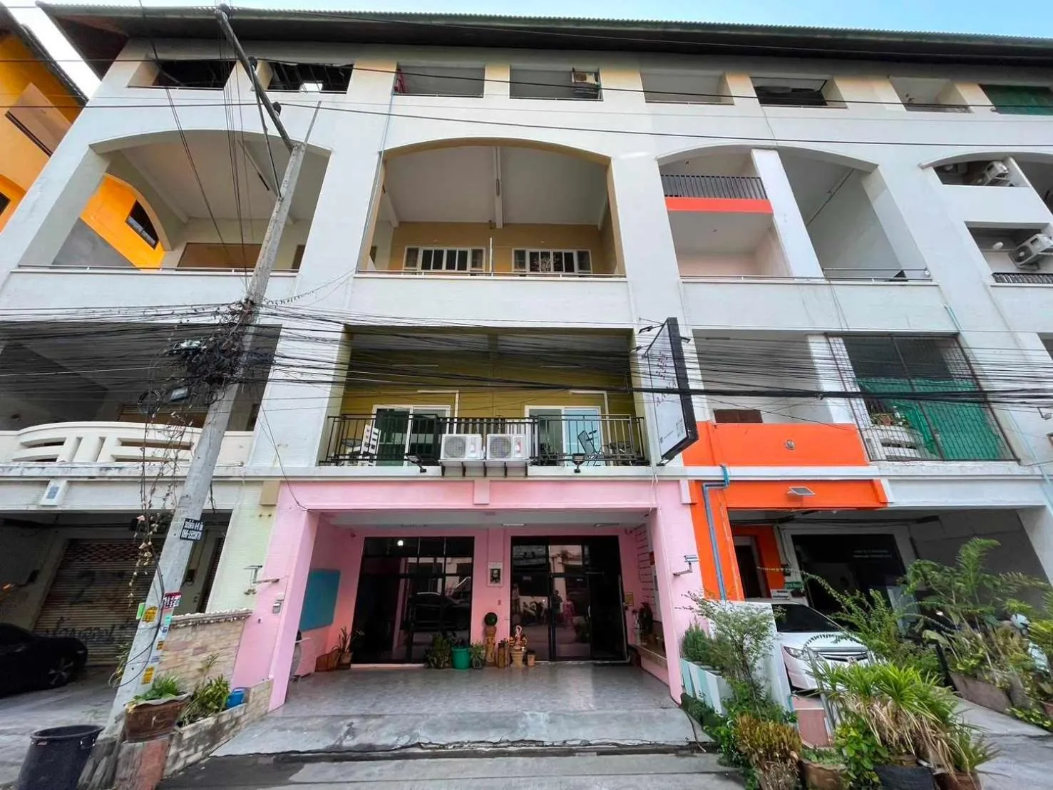 Facade/entrance in OYO 75486 Anna Residence Jomtien