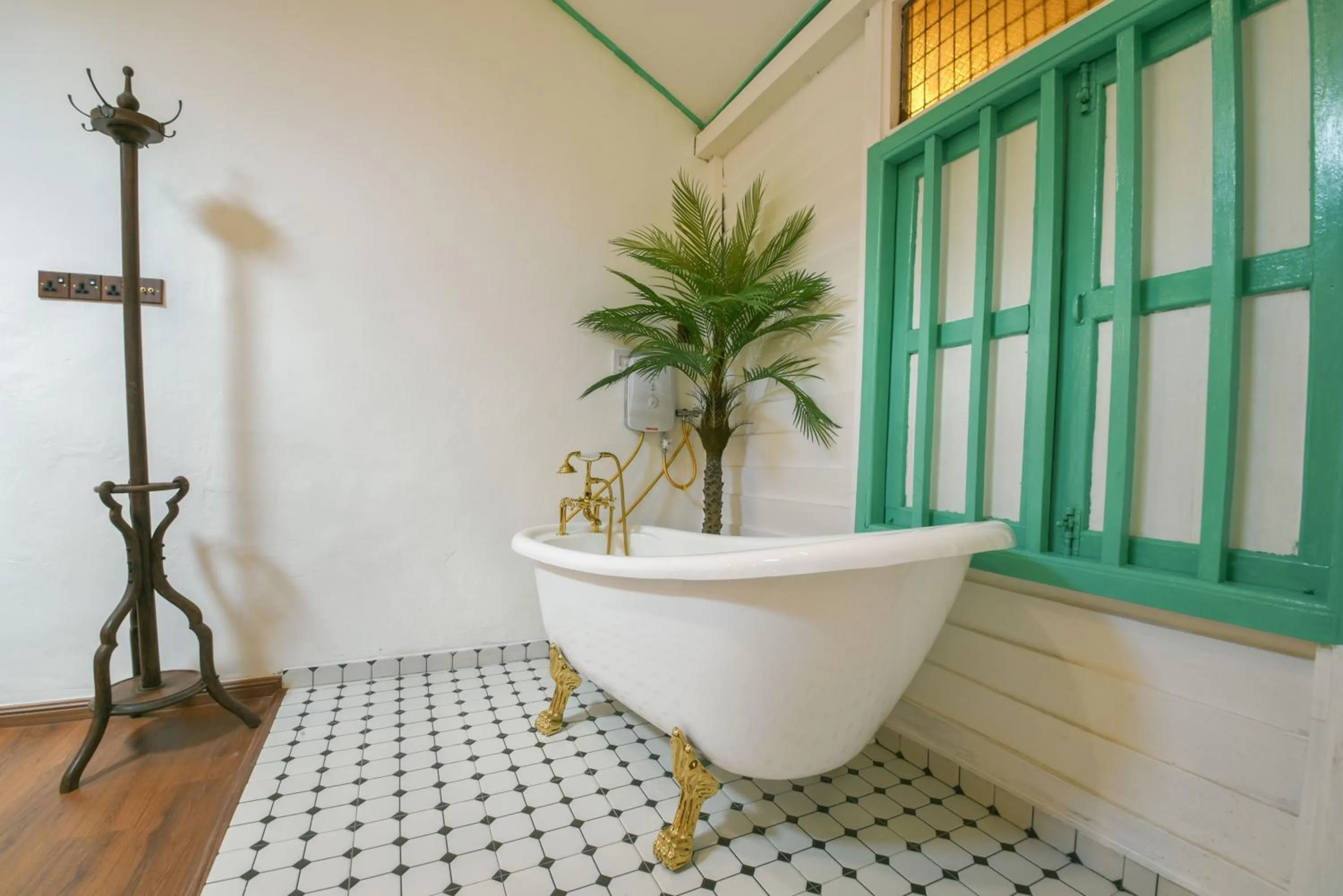 Bath in Ohana House HQ