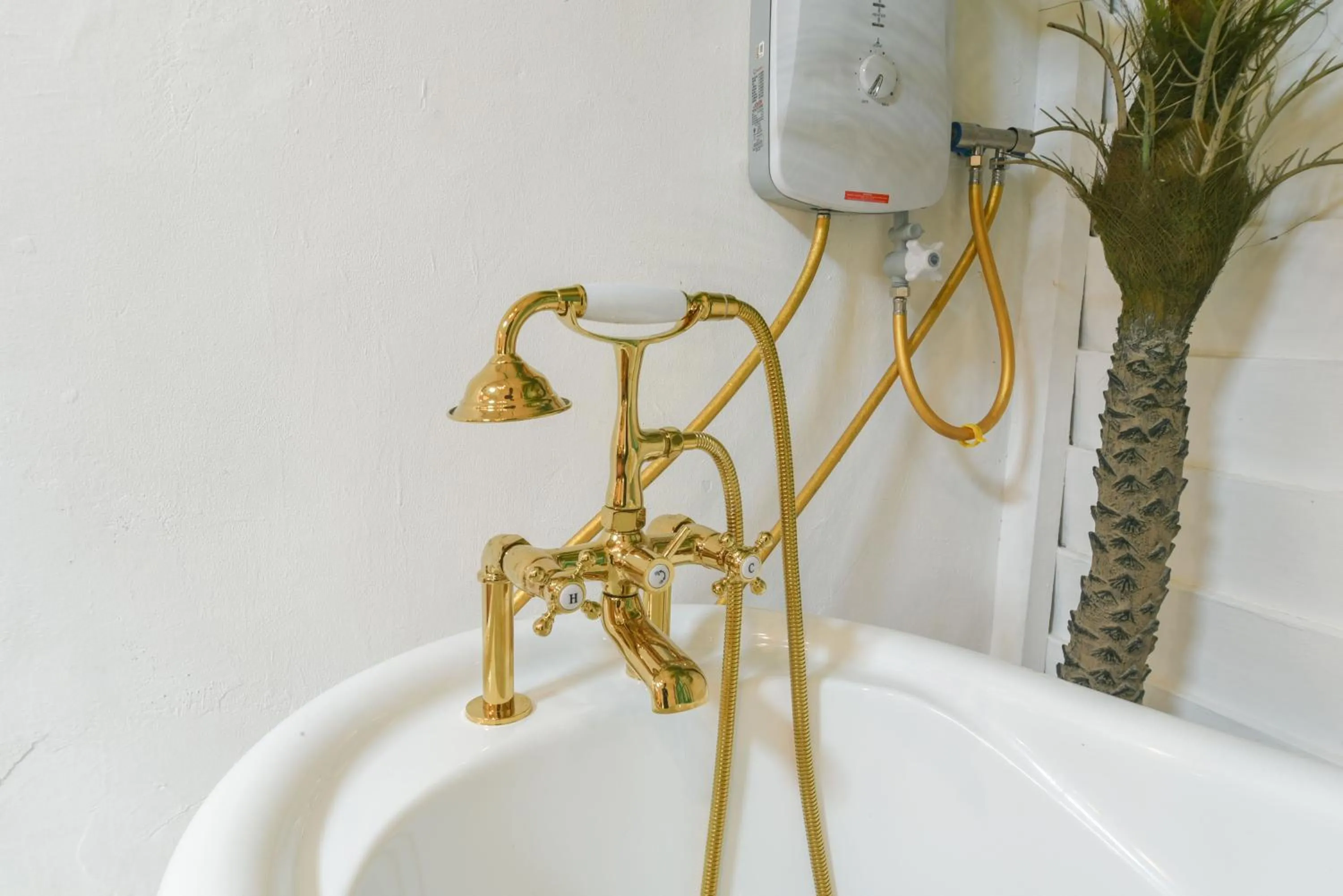 Bath in Ohana House HQ