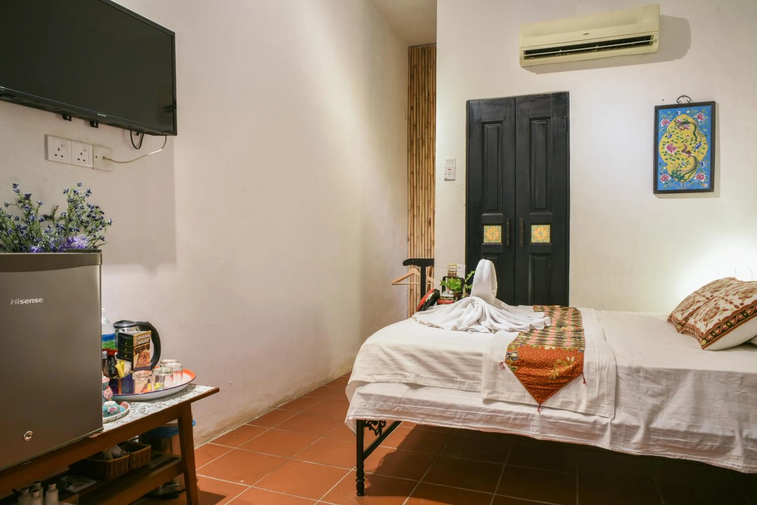 Bed in Ohana House HQ