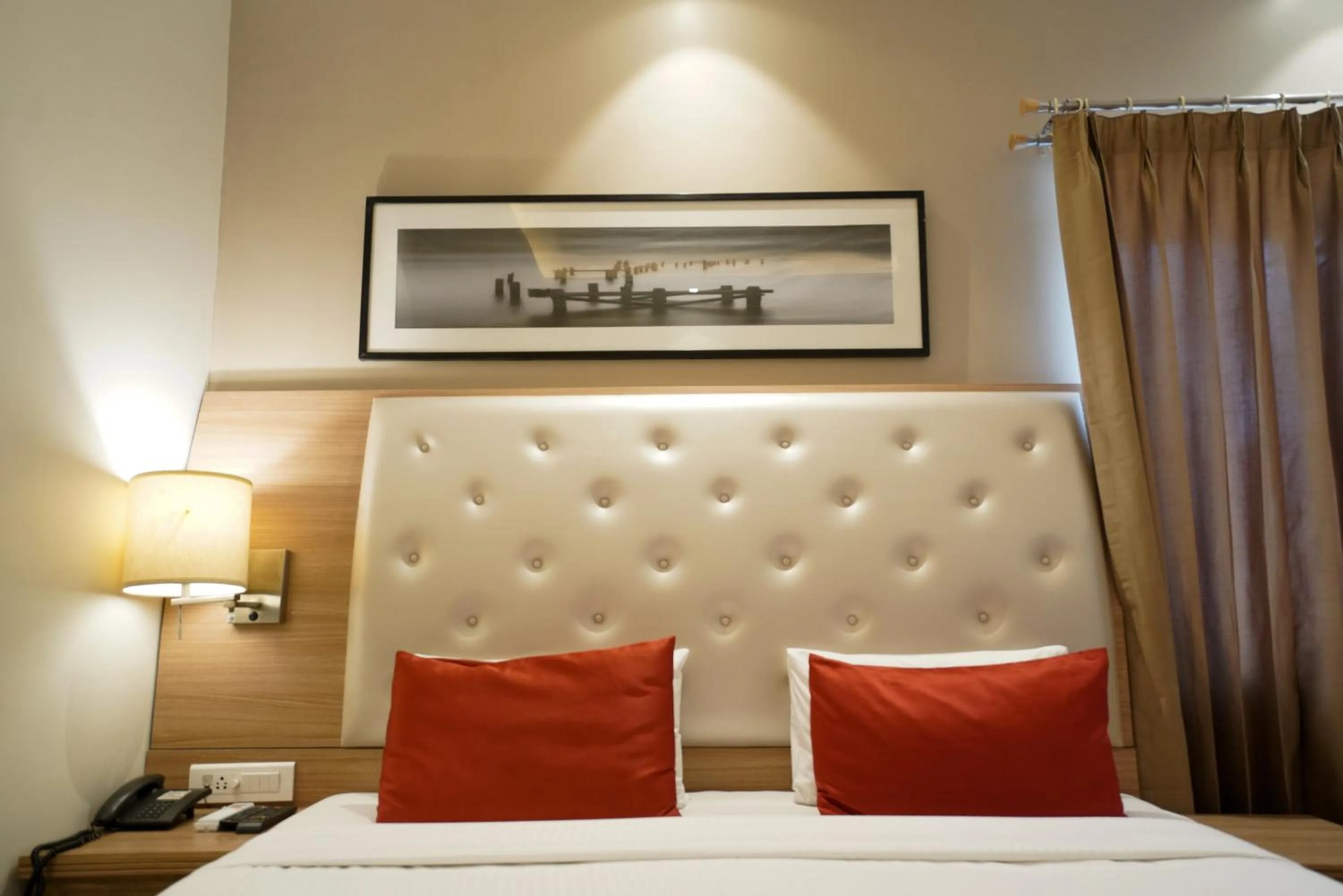 Bedroom, Bed in Kalinga Hotel