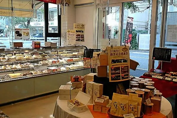 Restaurant/Places to Eat in Hotel Zurich Toho 2001