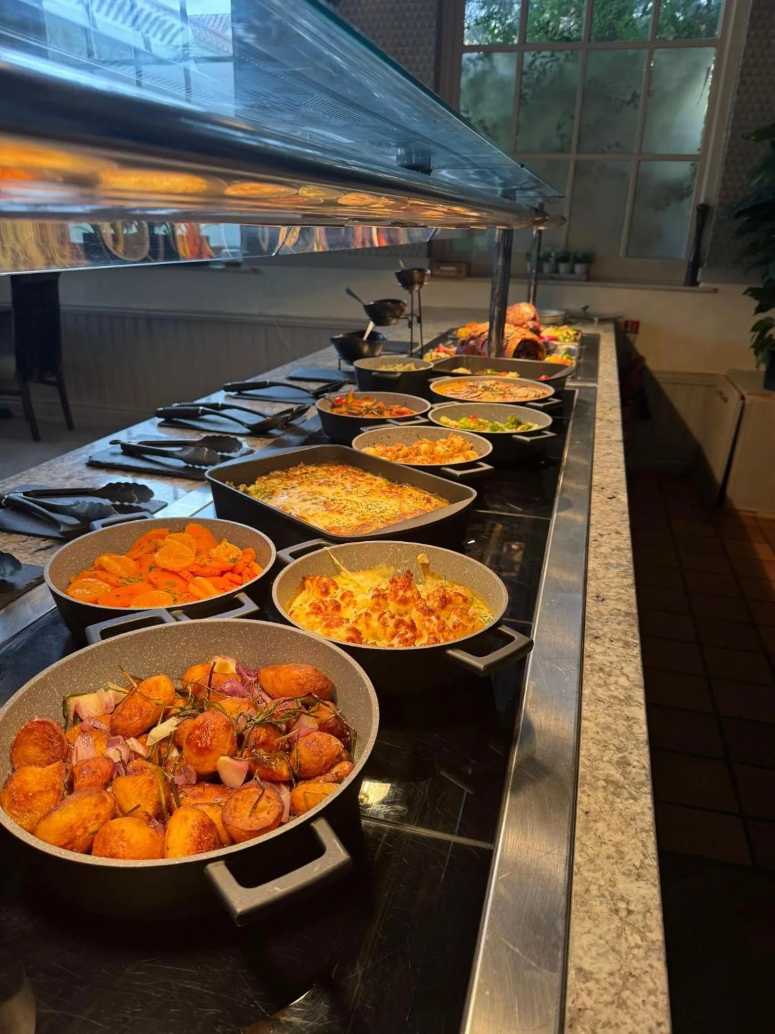 Restaurant/places to eat in The Bridge Hotel and Spa