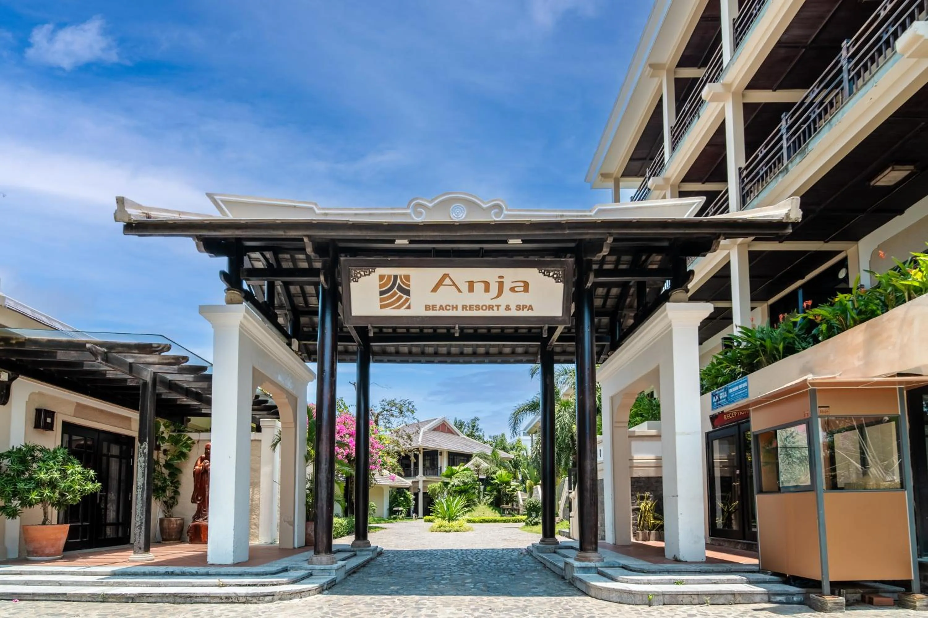 Facade/entrance in Anja Beach Resort & Spa