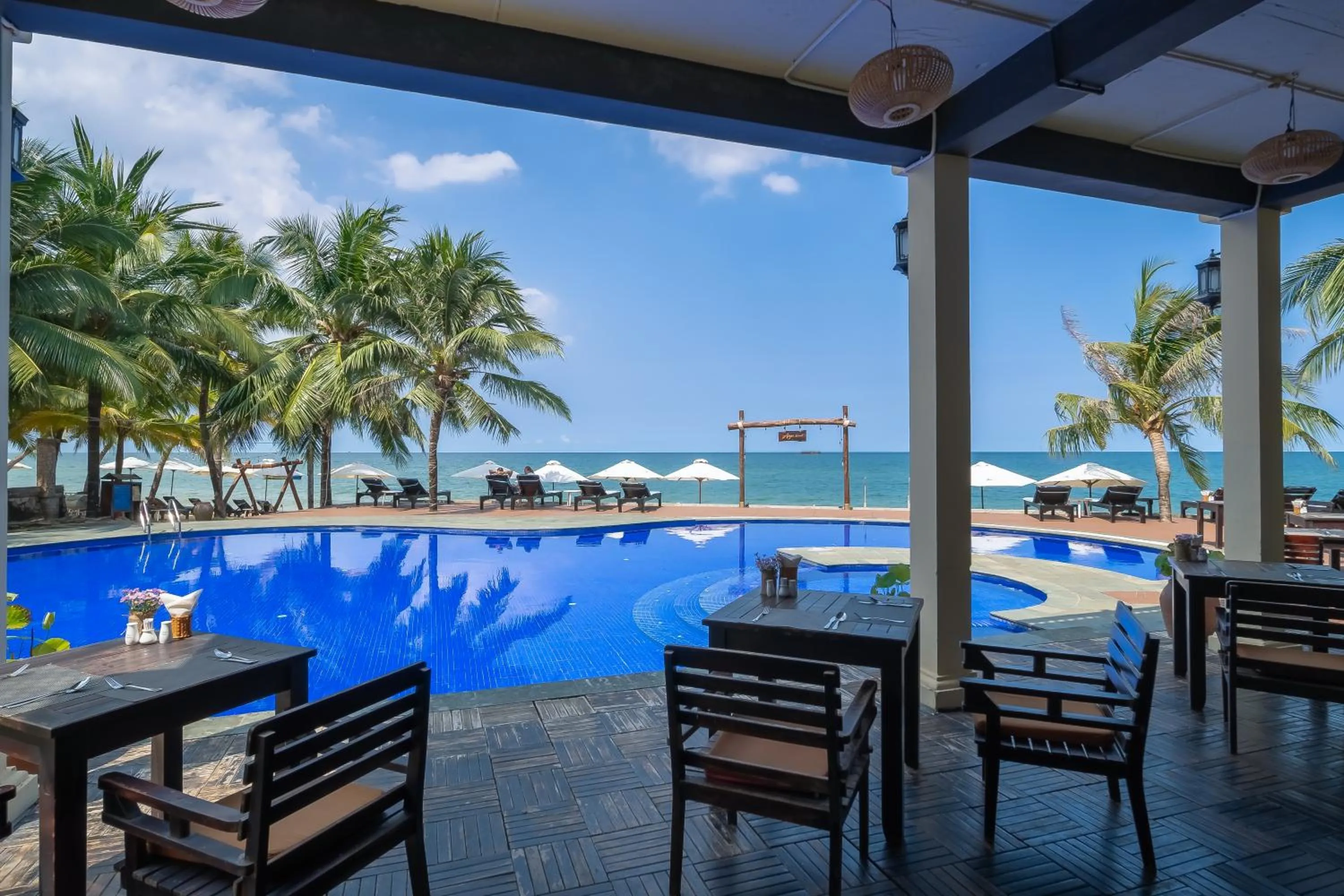 Restaurant/places to eat in Anja Beach Resort & Spa