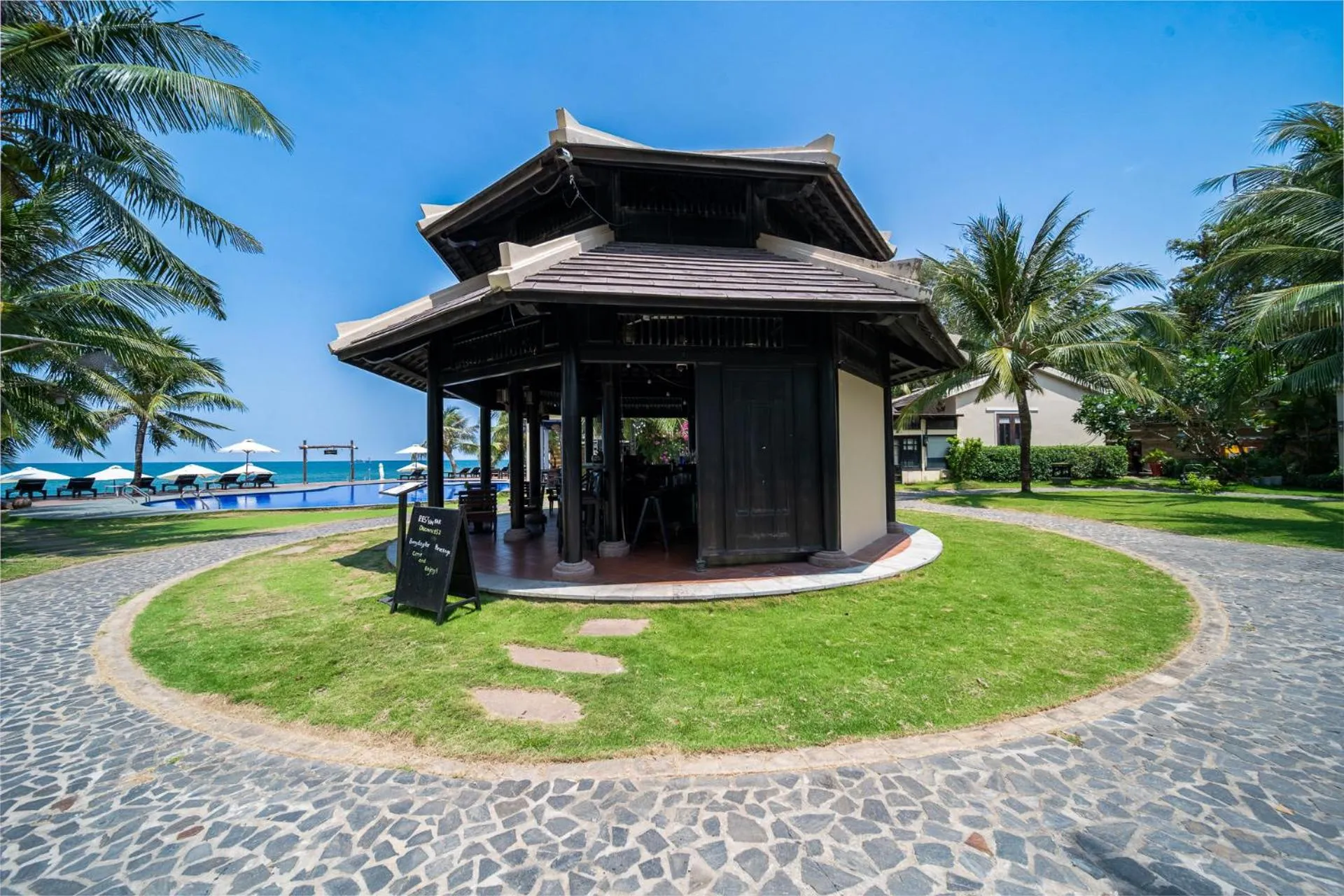 Restaurant/places to eat in Anja Beach Resort & Spa