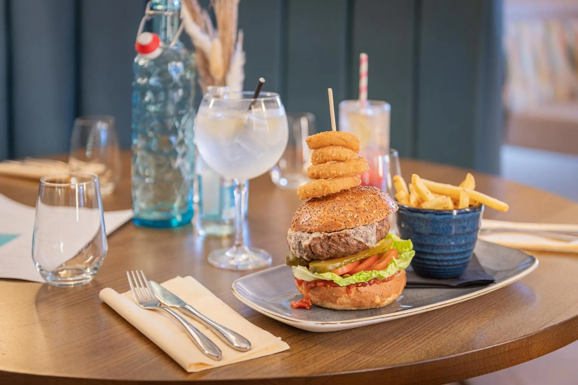 Lounge or bar in The Riverside