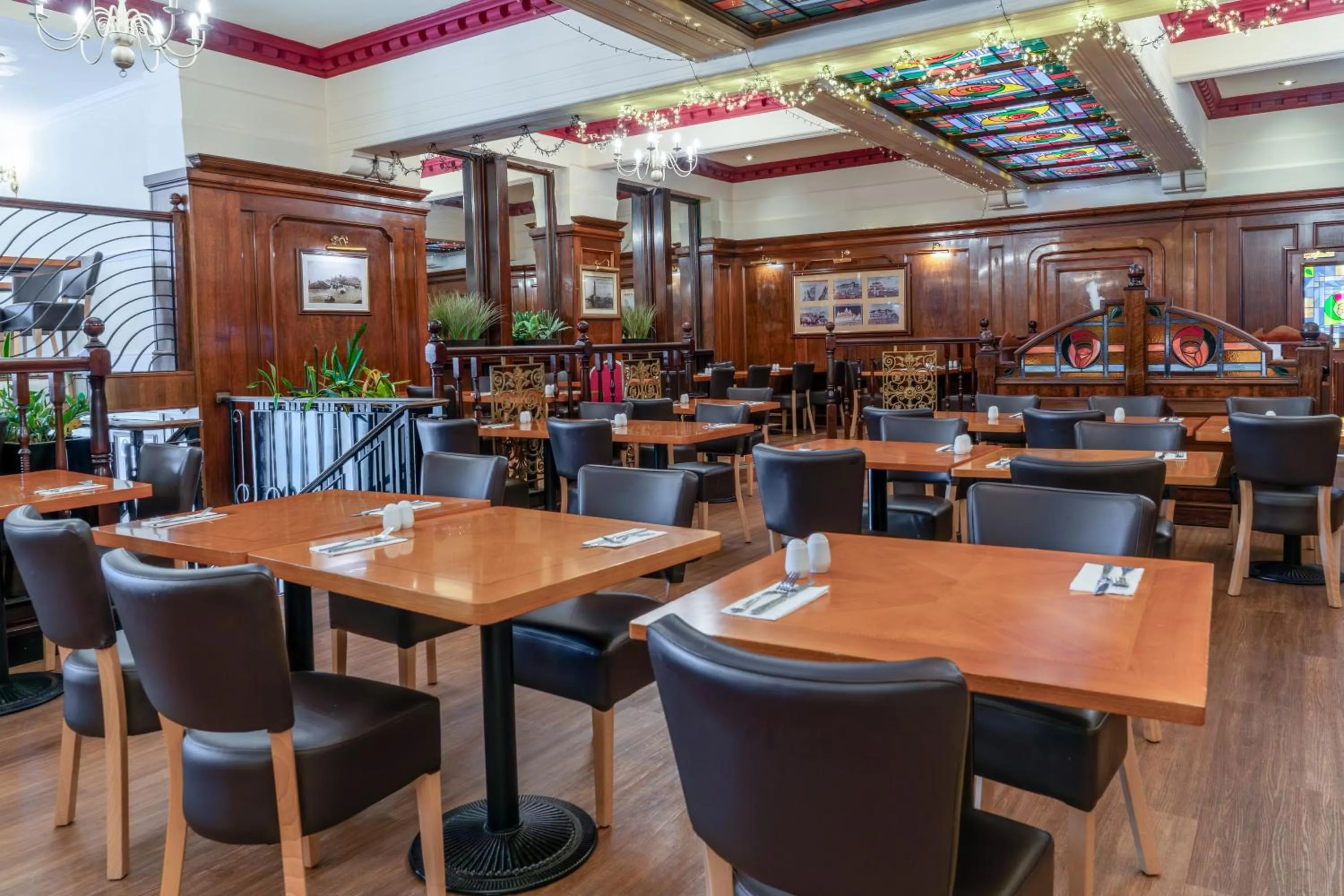 Restaurant/places to eat in The Savoy Hotel