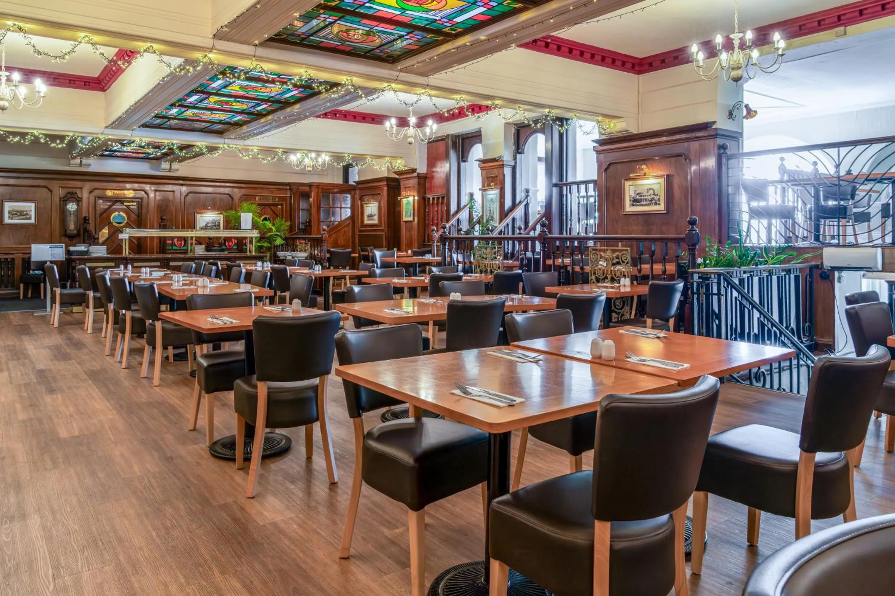 Restaurant/places to eat in The Savoy Hotel