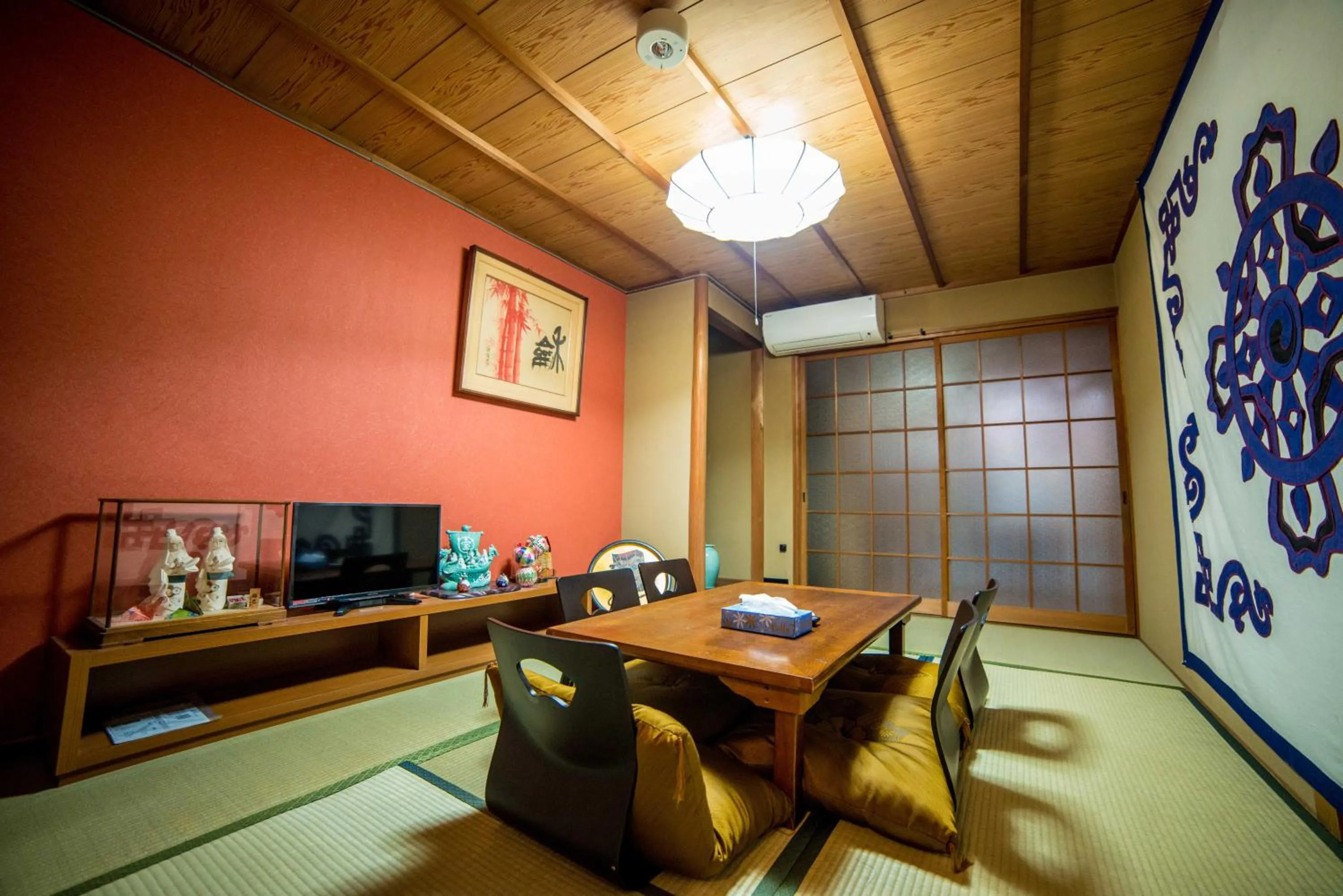 Photo of the whole room in Kumano House